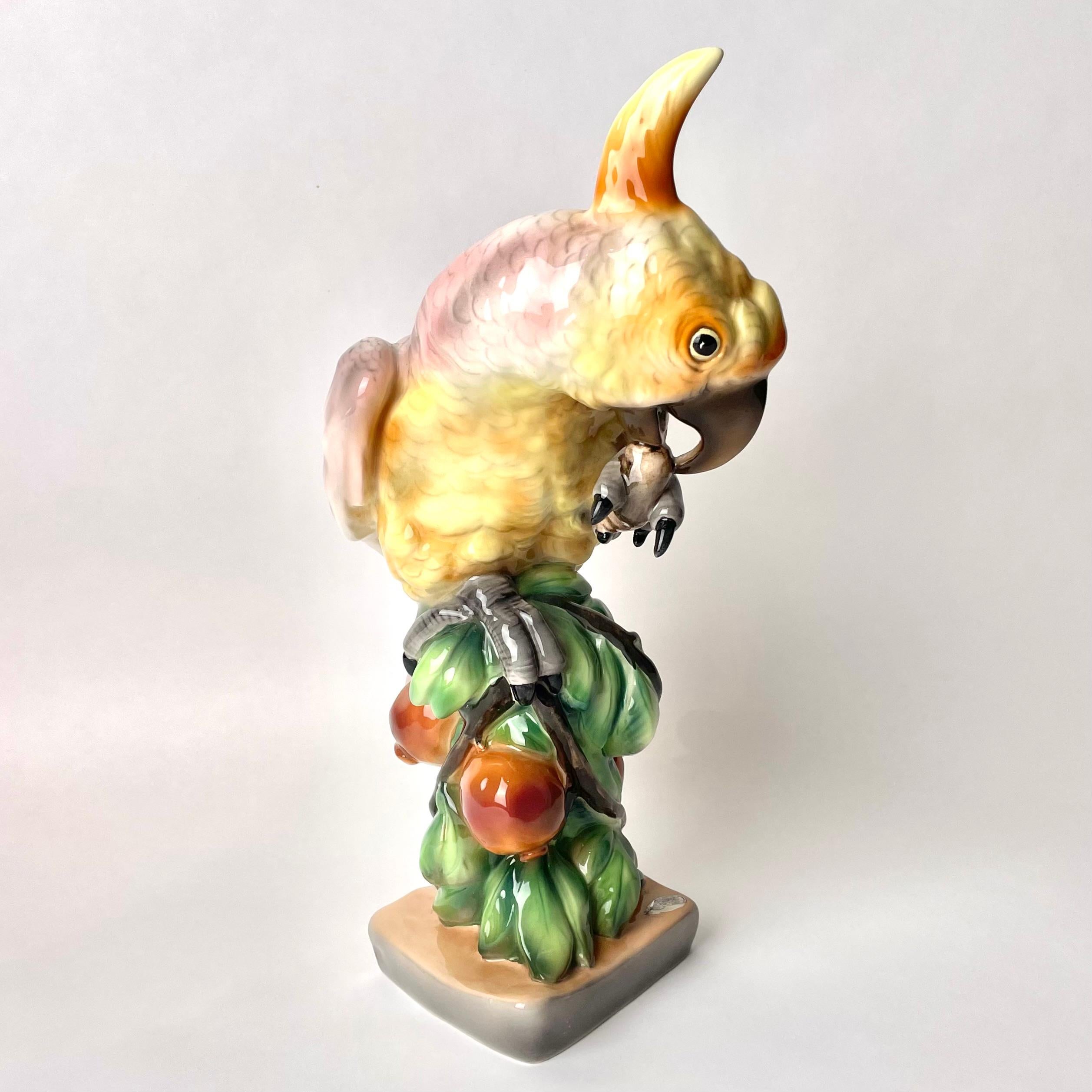 Goldscheider Porcealin Figure in shape of Parrot, 1920s In Good Condition For Sale In Knivsta, SE