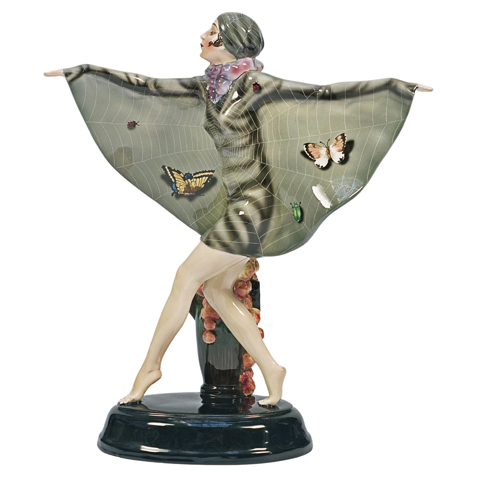 Statuette en céramique de Josef Lorenzl "L'oiseau capturé" de Goldscheider en vente