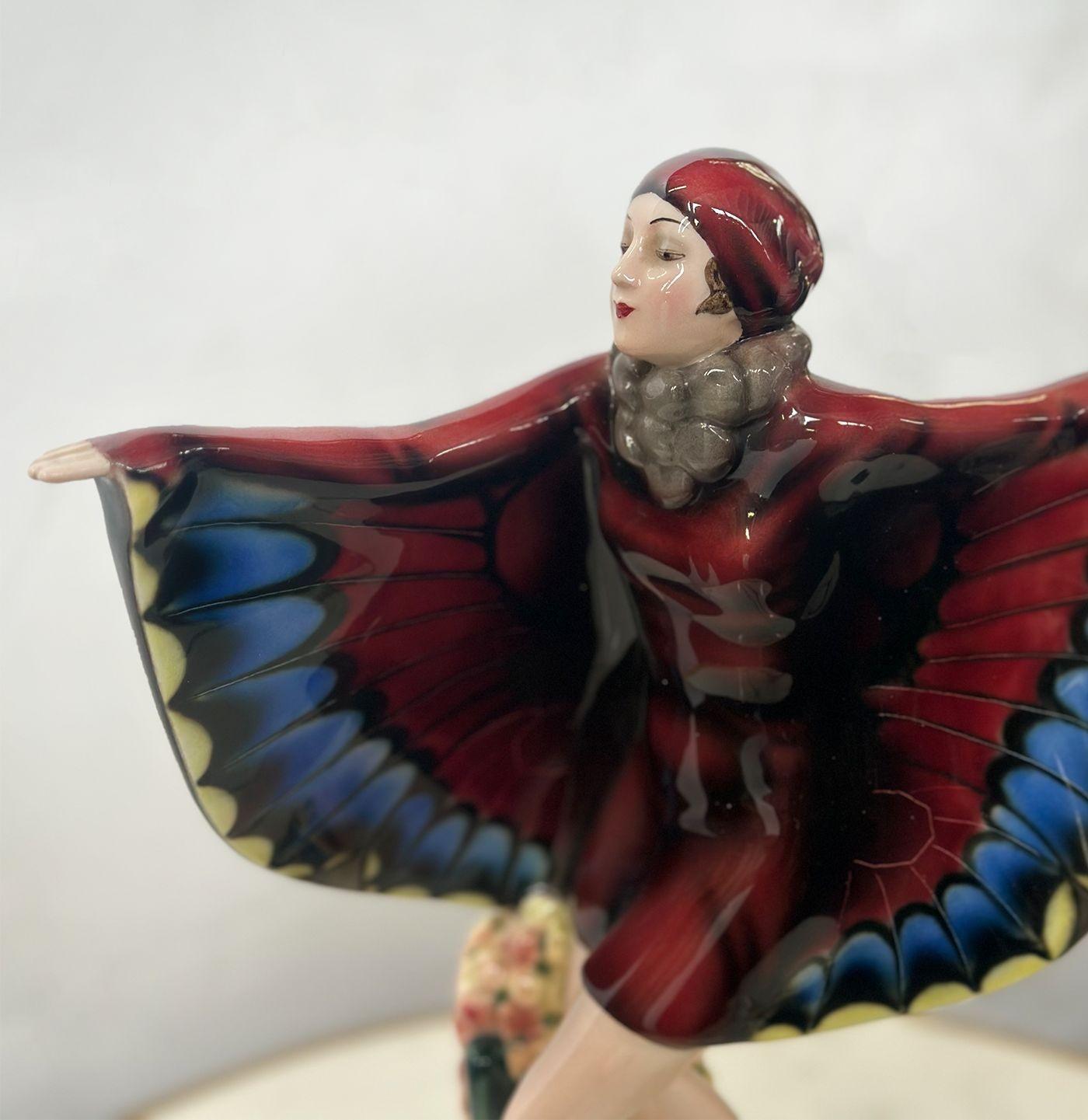Beautiful Art Deco porcelain sculpture 