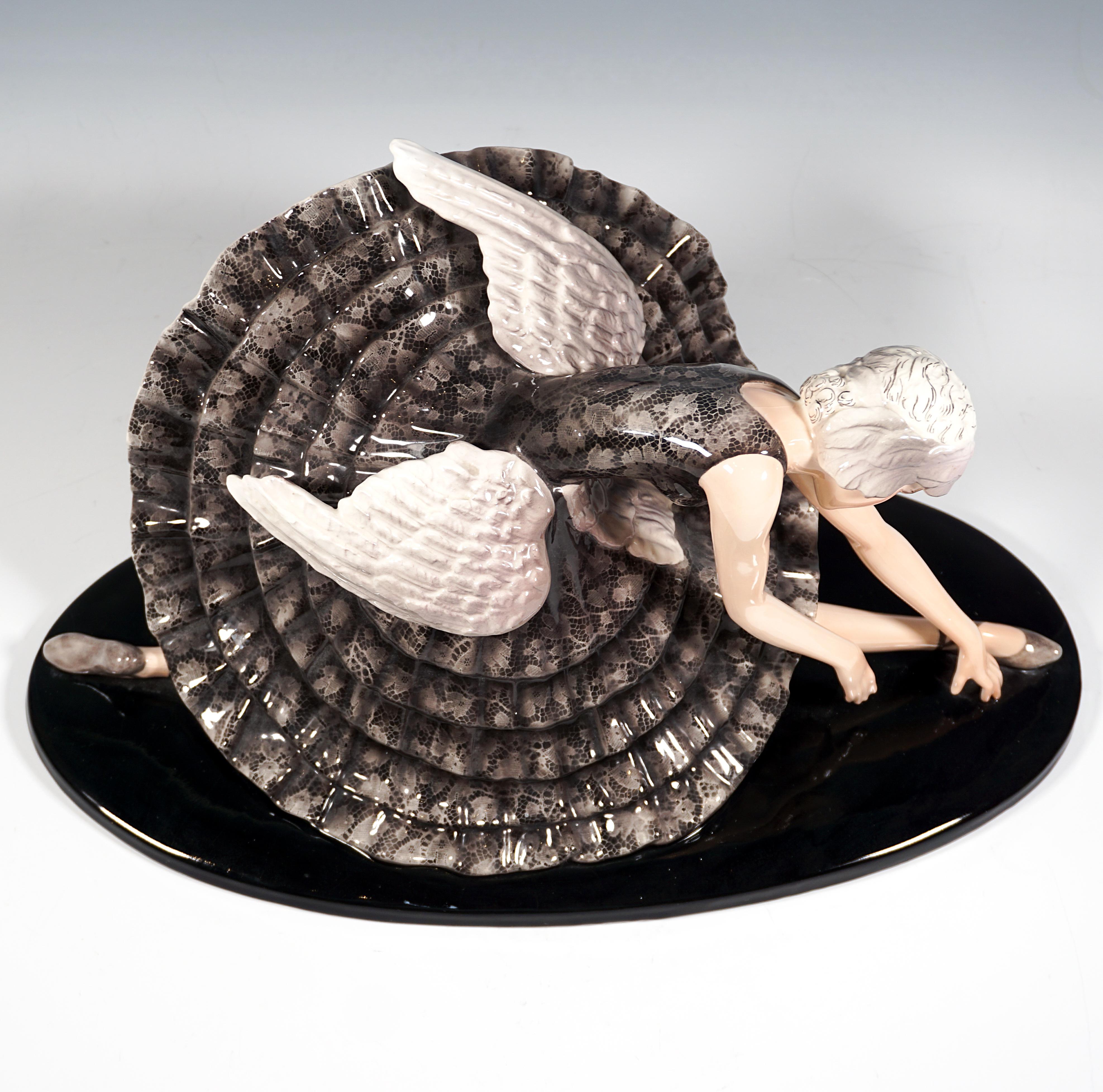 Goldscheider Wien, Anna Pavlova als 'Sterbender Swan', von Stephan Dakon, um 1936 (Handgefertigt) im Angebot