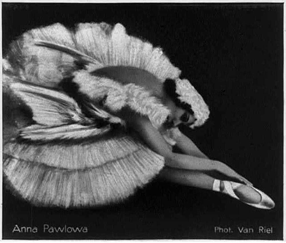 Goldscheider Wien, Anna Pavlova als 'Sterbender Swan', von Stephan Dakon, um 1936 (Mitte des 20. Jahrhunderts) im Angebot