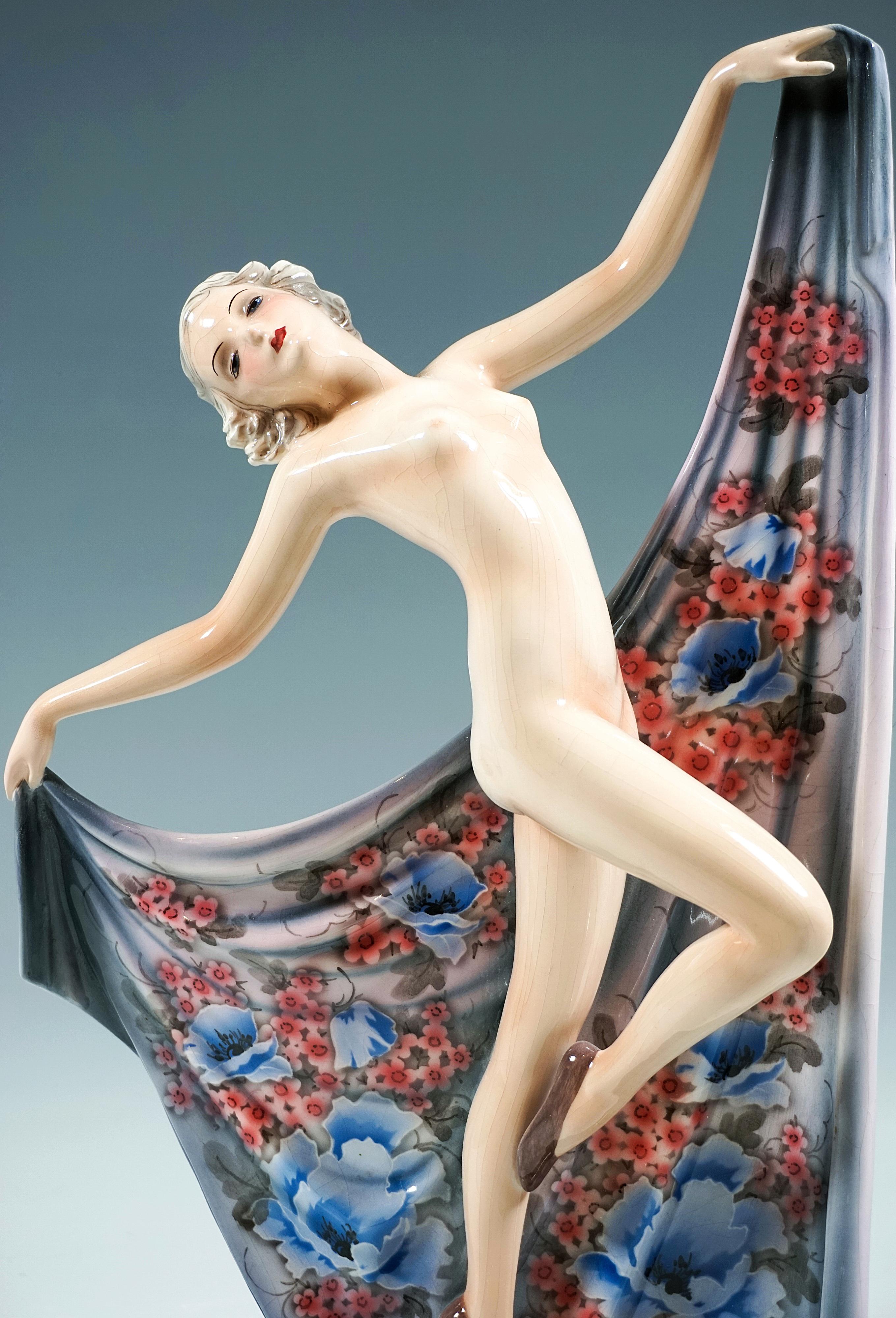 Fait main Goldscheider Vienna Art Déco Figure 'Nocturne' Dancer With Cloth, Circa 1938 en vente