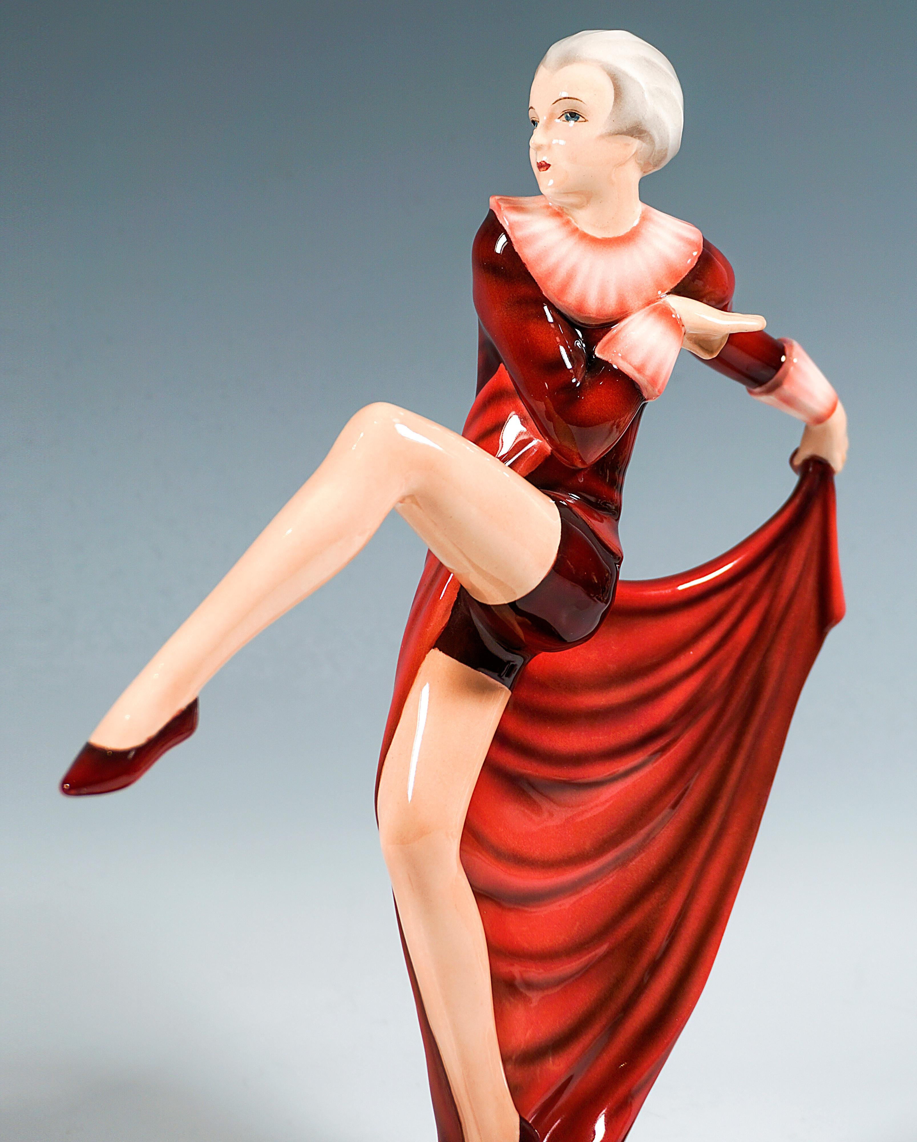 Milieu du XXe siècle Goldscheider Vienna Art Déco Figure Posing Dancer With Cloth, by Lorenzl c.1939 en vente