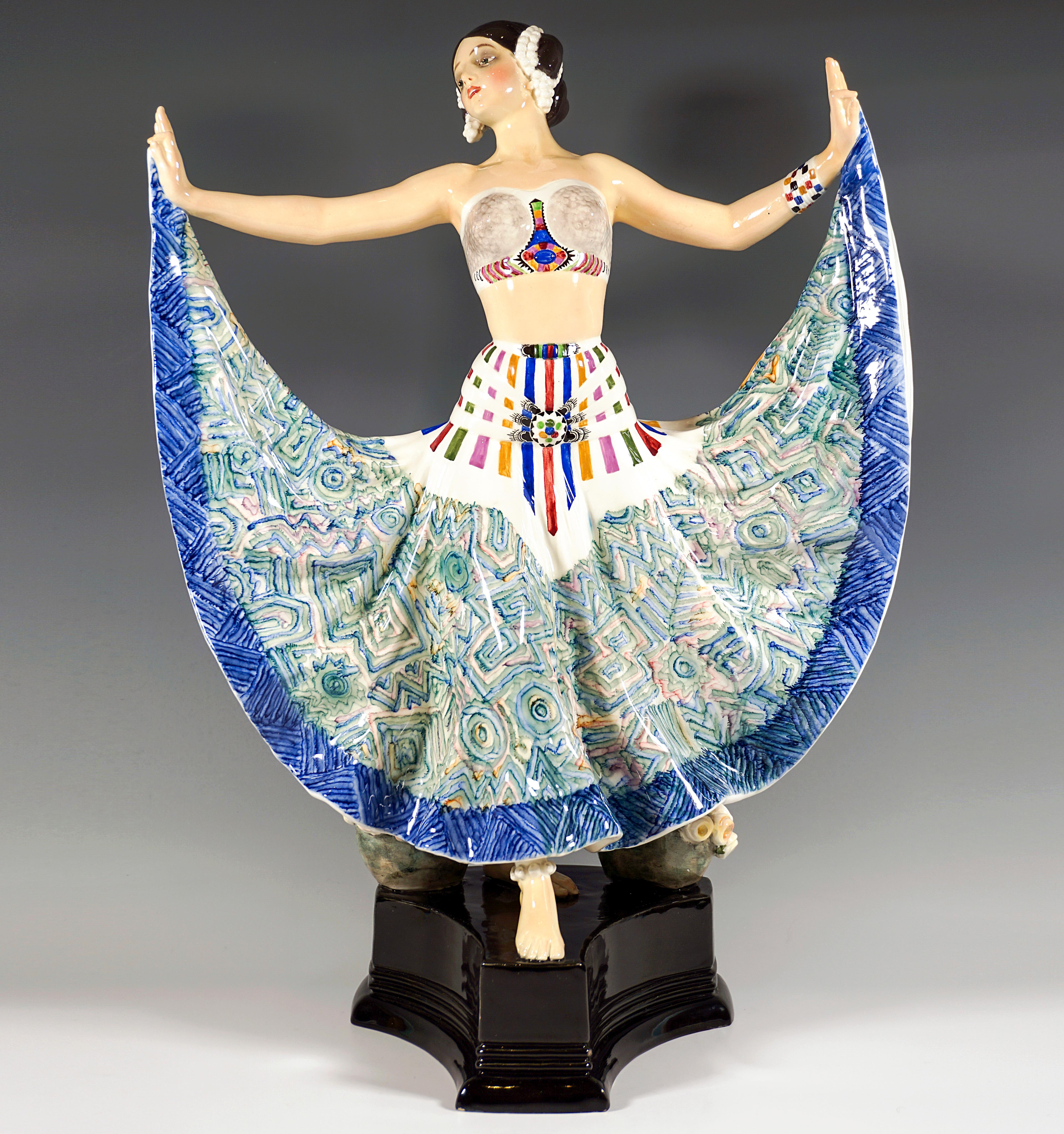 Excellent Goldscheider Art Déco ceramic figure of the 1920s.
Depiction of dancer Ruth Saint Denis (1877/79 - 1968, actually Ruth Dennis, 'Miss Ruth') performing her dance 'Radha'- Dance of the Five Senses, first performed in 1906.
Dancer with her