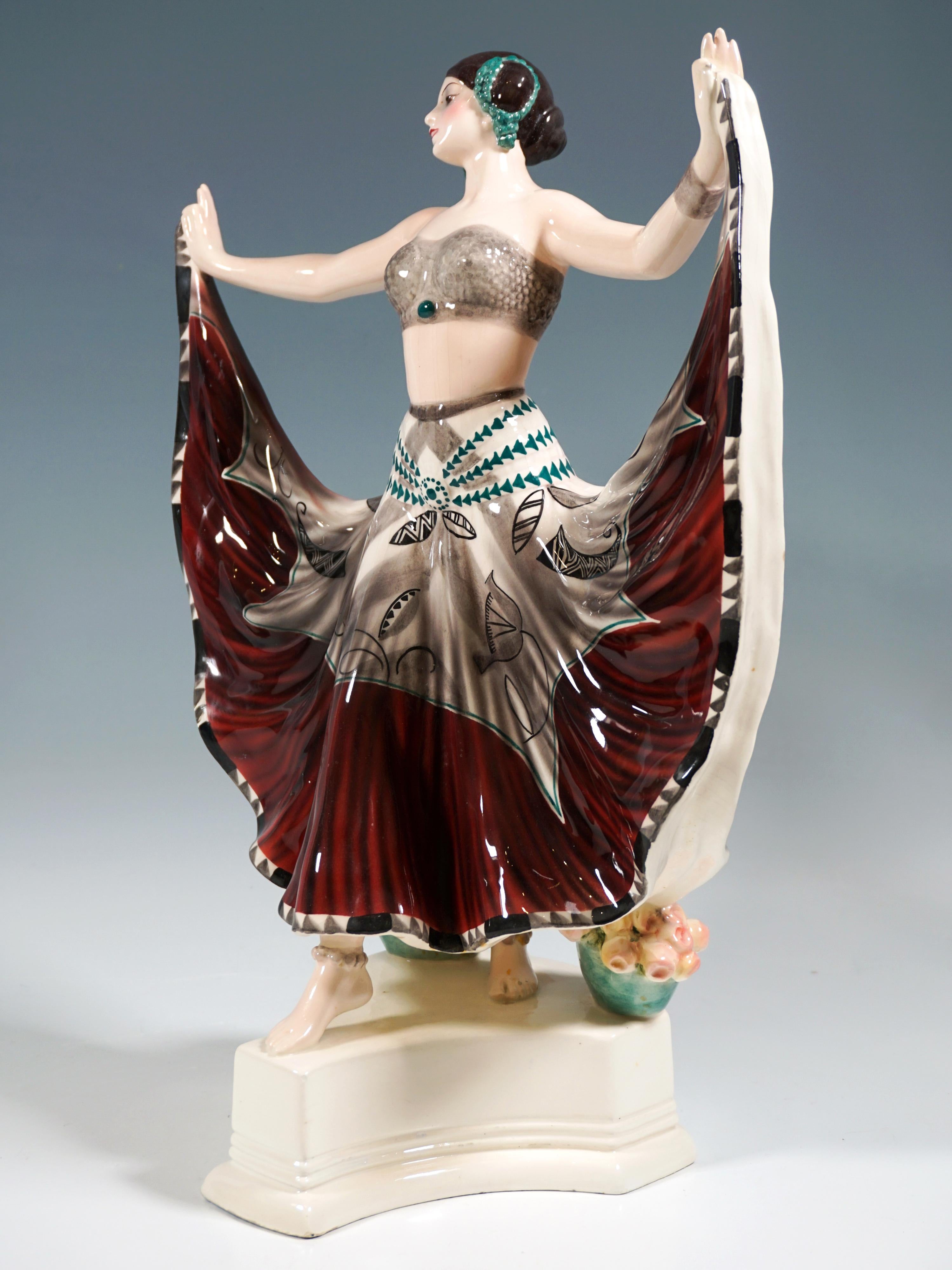 Goldscheider Viena Art Déco Figura 'Ruth' Bailarina con Traje Oriental, de Rosé Austríaco en venta