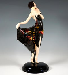 Goldscheider Wien Art Déco Figur 'Spanischer Schal' von Josef Lorenzl, CIRCA 1929