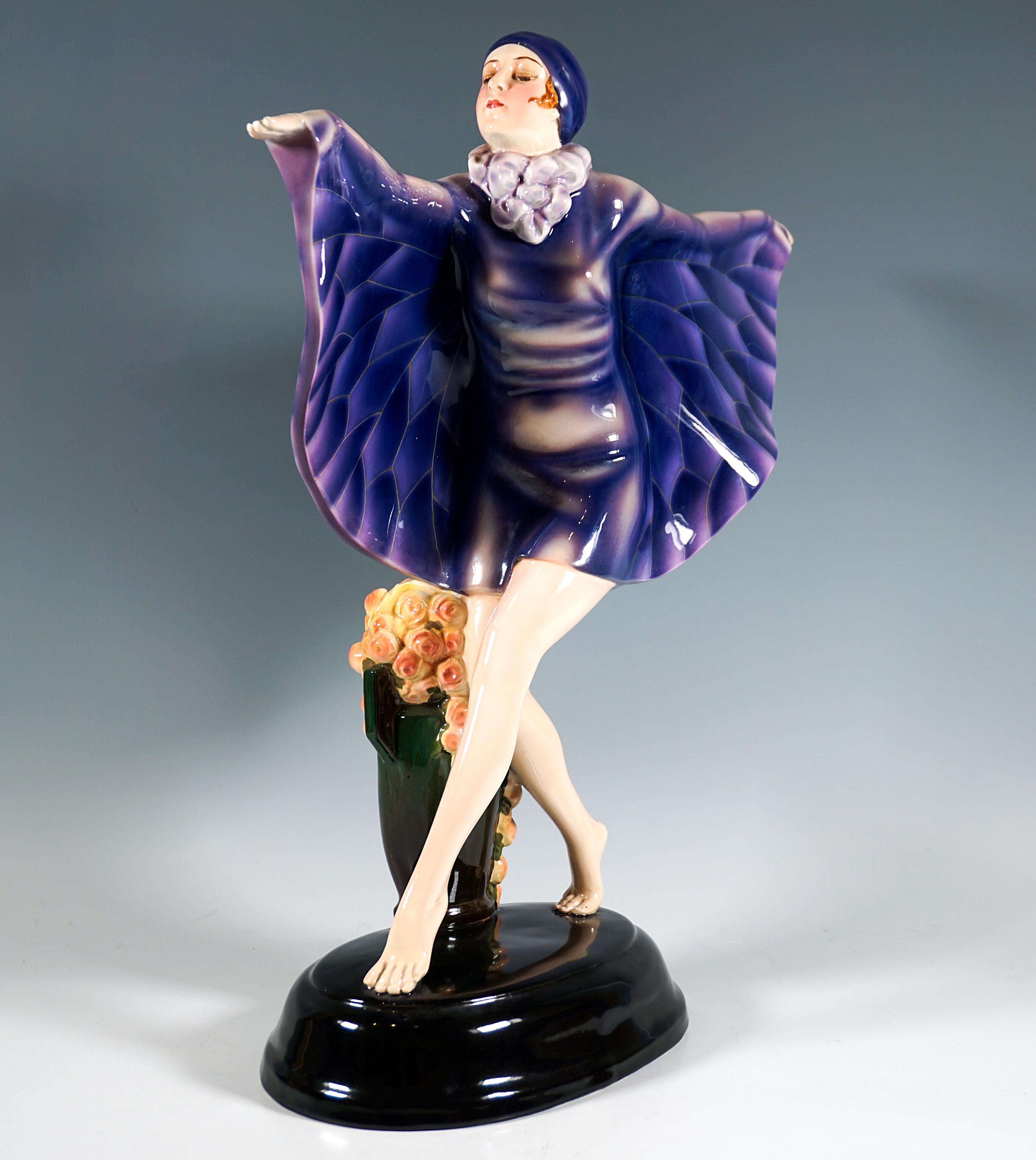 One of the most popular and elegant models produced by Goldscheider Manufaktur Vienna:
Depiction of the dance 'The Captured Bird' performed by the dancer Niddy Impekoven (1904-2002) in the early 1920s:
A dancer balancing on her toes with her arms
