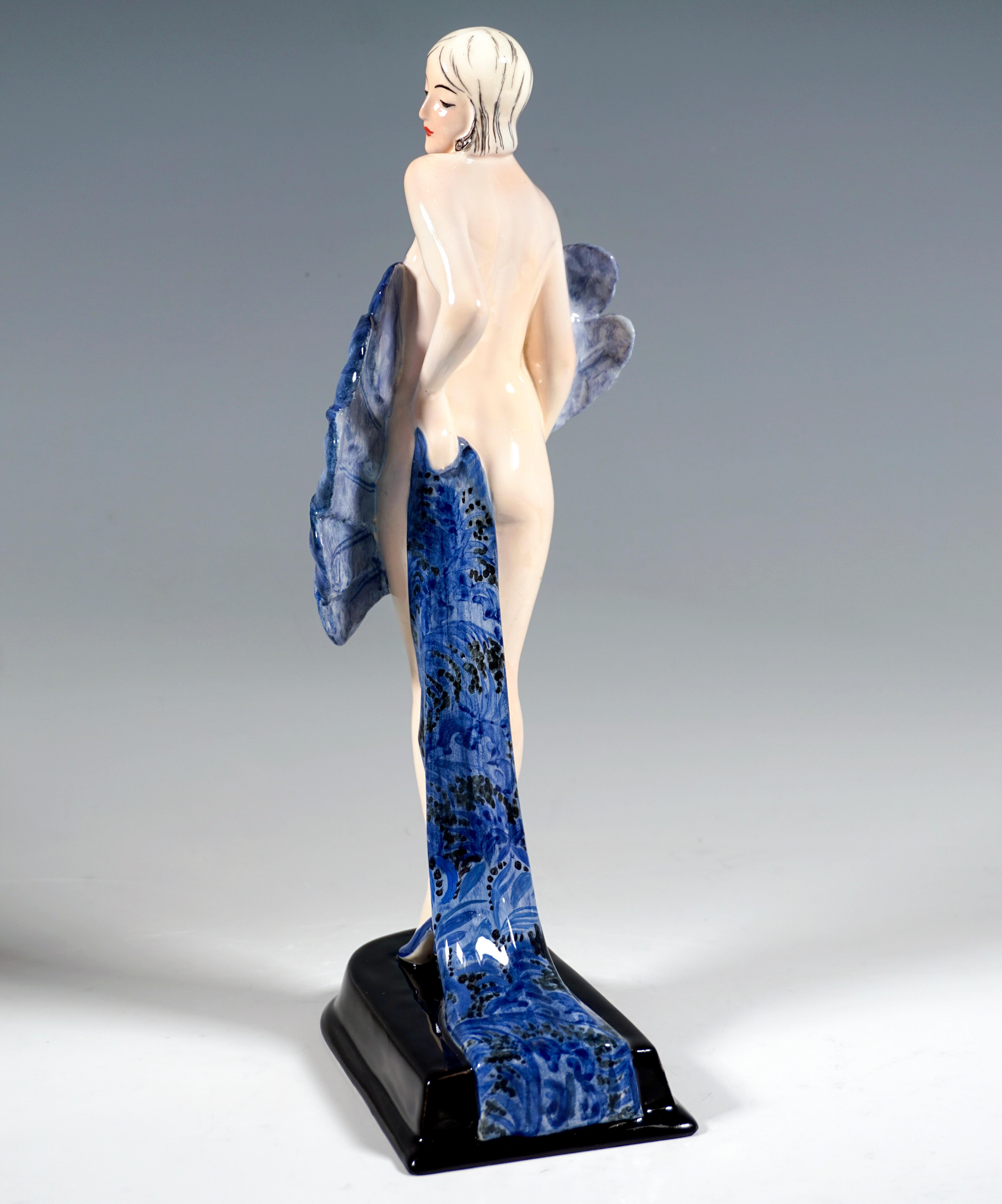 Hand-Crafted Goldscheider Vienna Art Déco Figurine 'Fan Lady', by Stephan Dakon, circa 1930