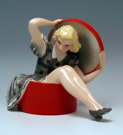 Goldscheider Vienna Art Deco Figur Surprise Girl in Bandbox Dakon 7200