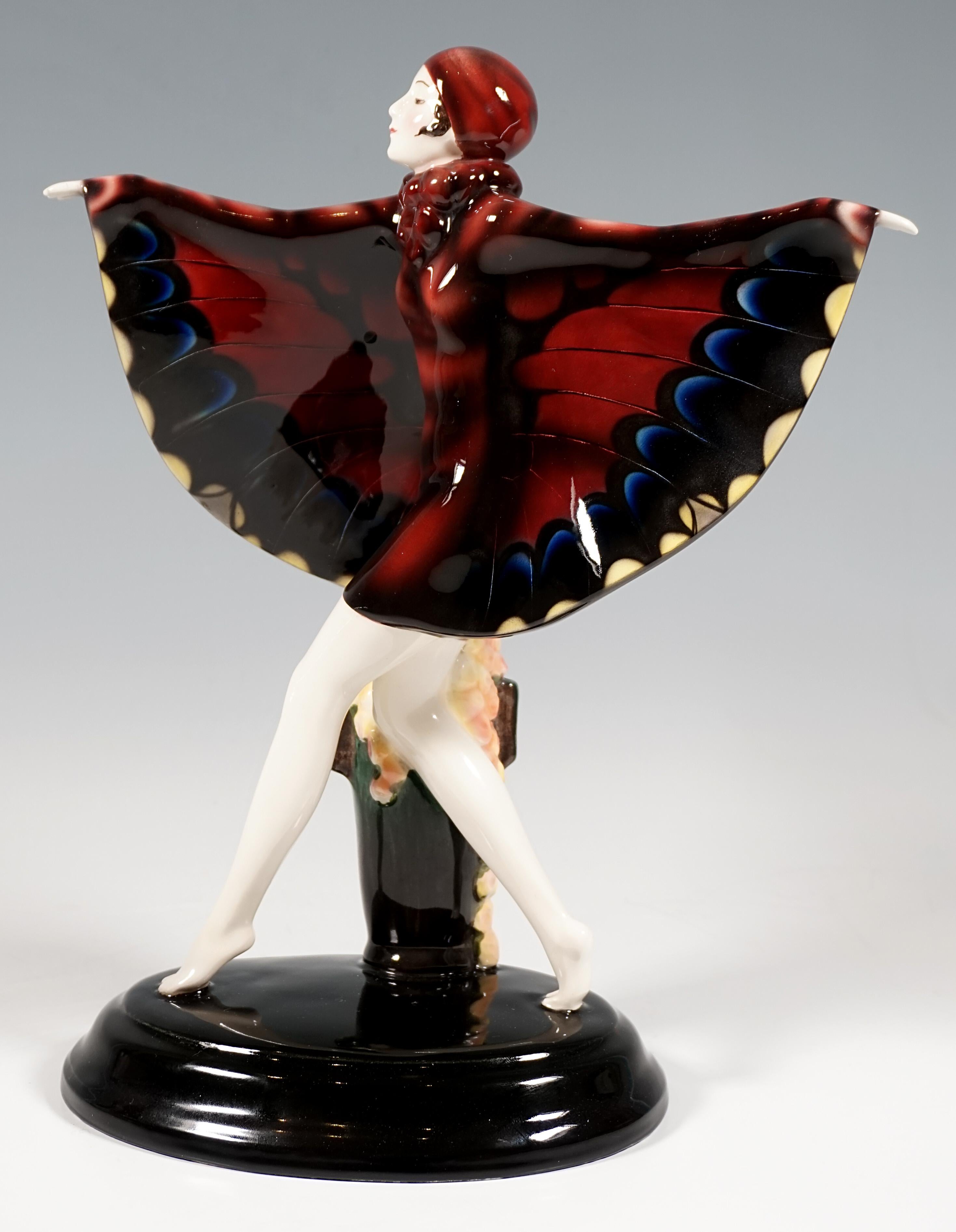 Goldscheider Vienna Art Déco Figurine 'The Captured Bird', By Lorenzl, Ca. 1925 (Handgefertigt) im Angebot