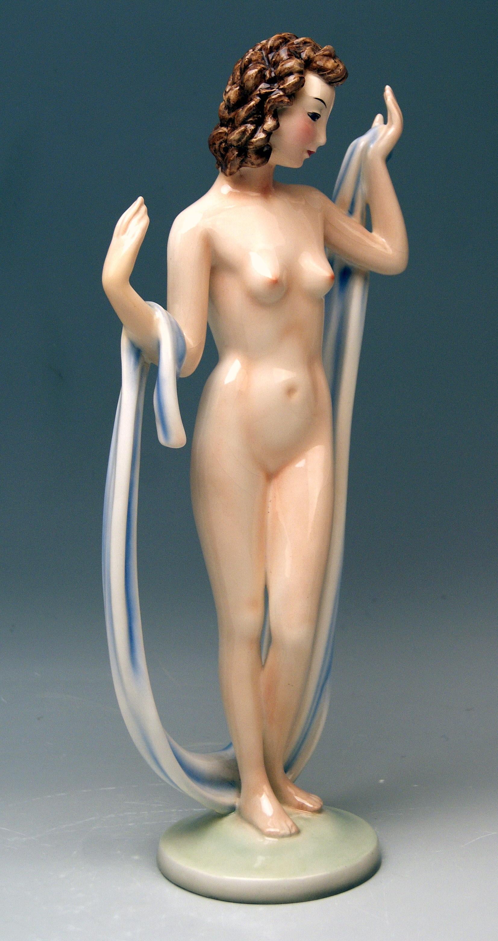GOLDSCHEIDER WIEN SCHÖNE FIGURINE:   ART DECO FEMALE NUDE

Entworfen um das Jahr 1937 von Adolf Prischl (1912 - 1970). 
hergestellt um 1937.  
modellnummer 7975 / 3
zusätzlich sind auch die folgenden marken sichtbar:  
Goldscheider WIEN (= VIENNA)