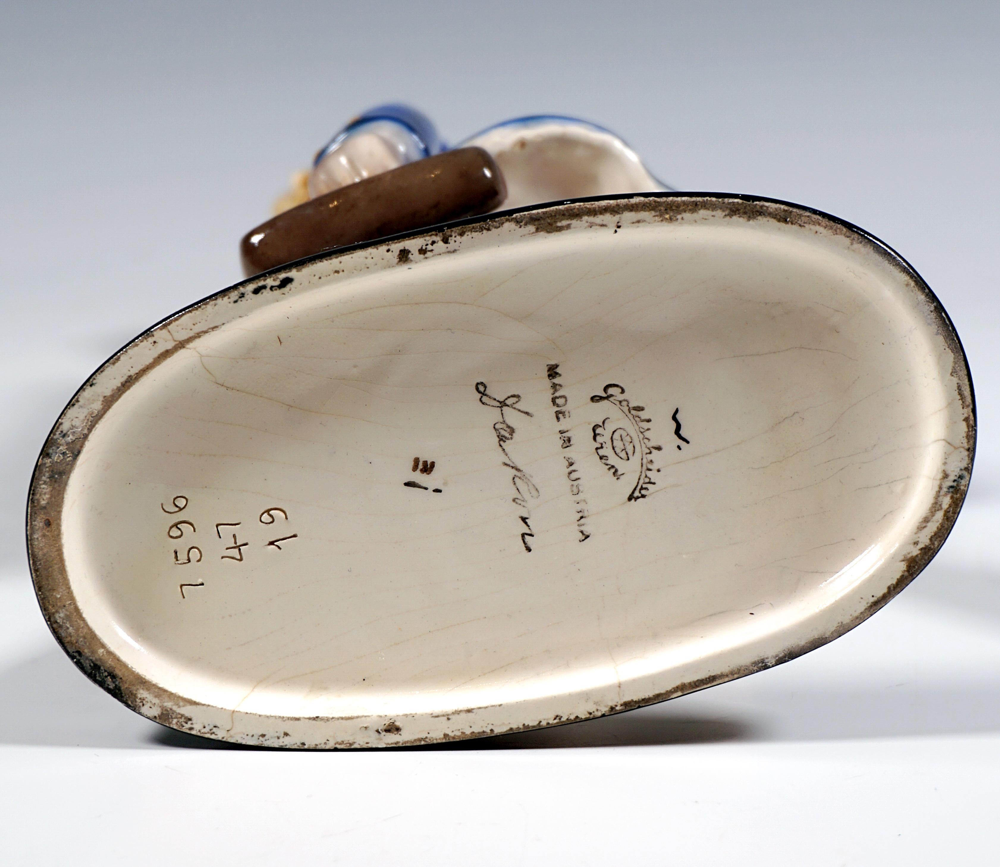 Figurilla vienesa Goldscheider, Niña con uniforme escolar, por Stephan Dakon, Ca. 1936 en Bueno estado para la venta en Vienna, AT