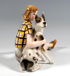 Goldscheider Wiener Figur, sitzendes Mädchen mit großem Dänemark, von Dakon, ca. 1938