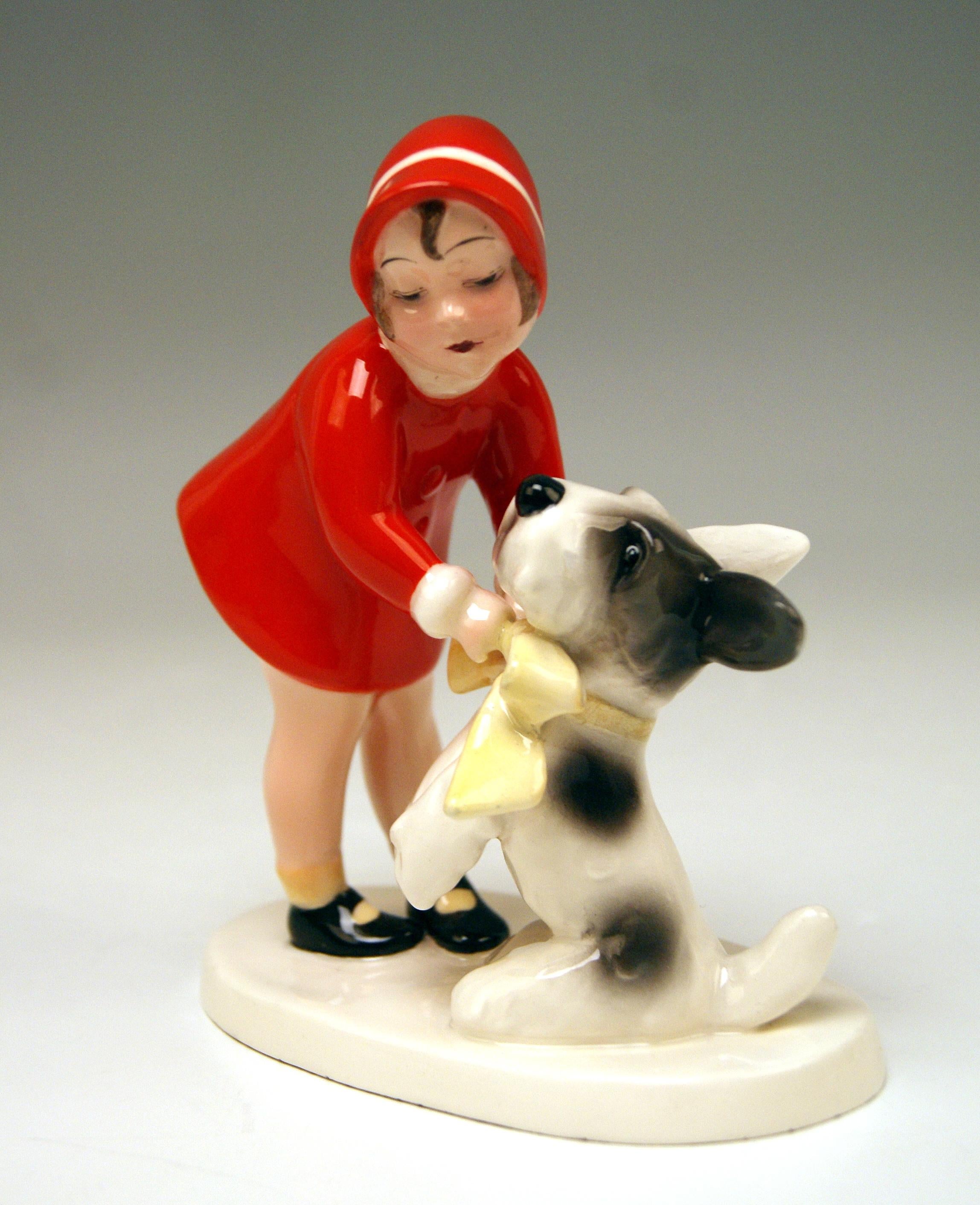 Mädchen mit Foxterrier

Herkunft der Manufaktur: Goldscheider Wien / Österreich
Herstellungsdatum: ca. 1932-1935
MATERIAL: Keramik / bemalt / glänzende Oberfläche
Technik der Herstellung: Keramische Modellierung

Designer:
Zugewiesen an /