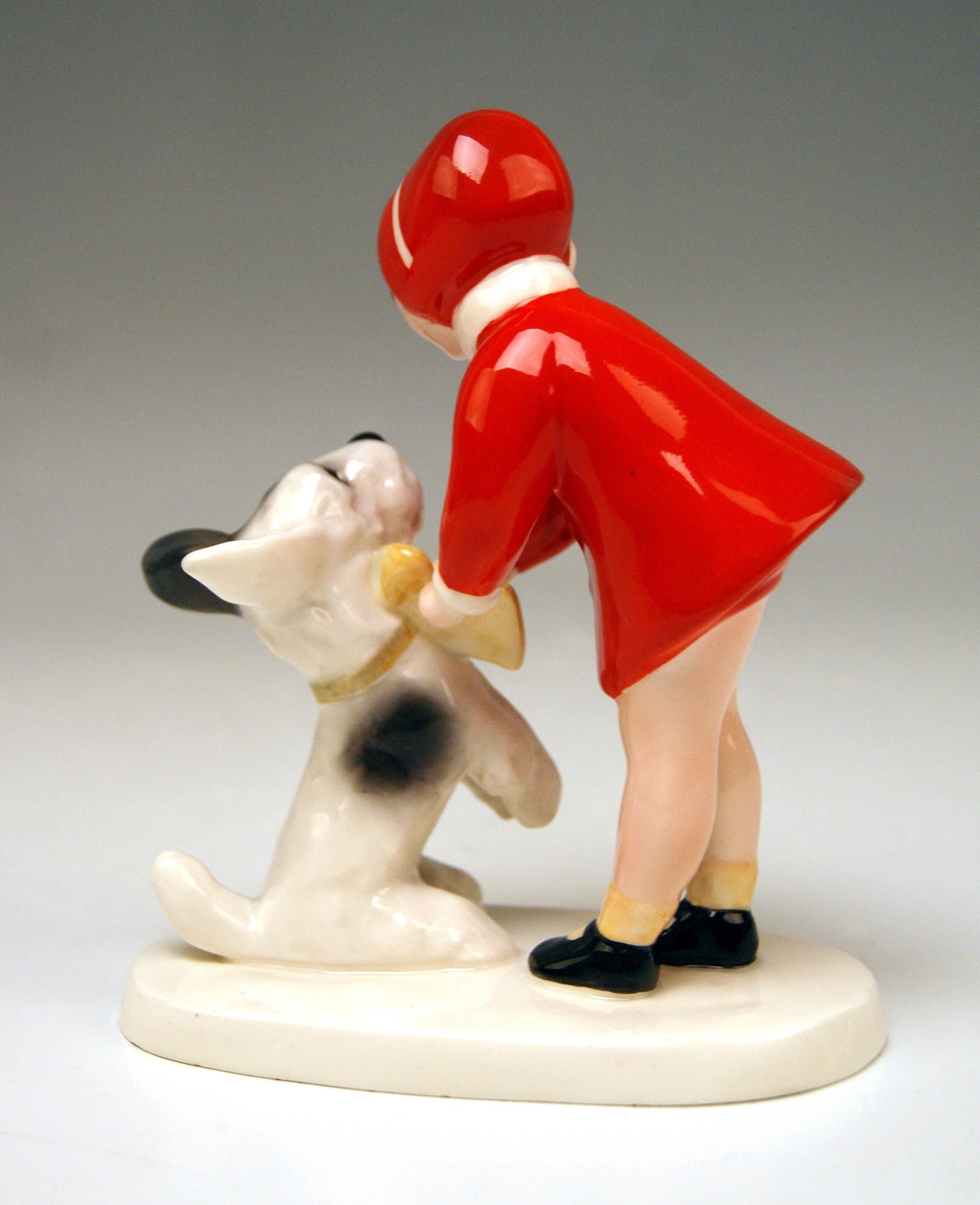 Goldscheider Wiener Mädchen mit Foxterrier Modell 6478 von Claire Weiss, um 1932 (Österreichisch)