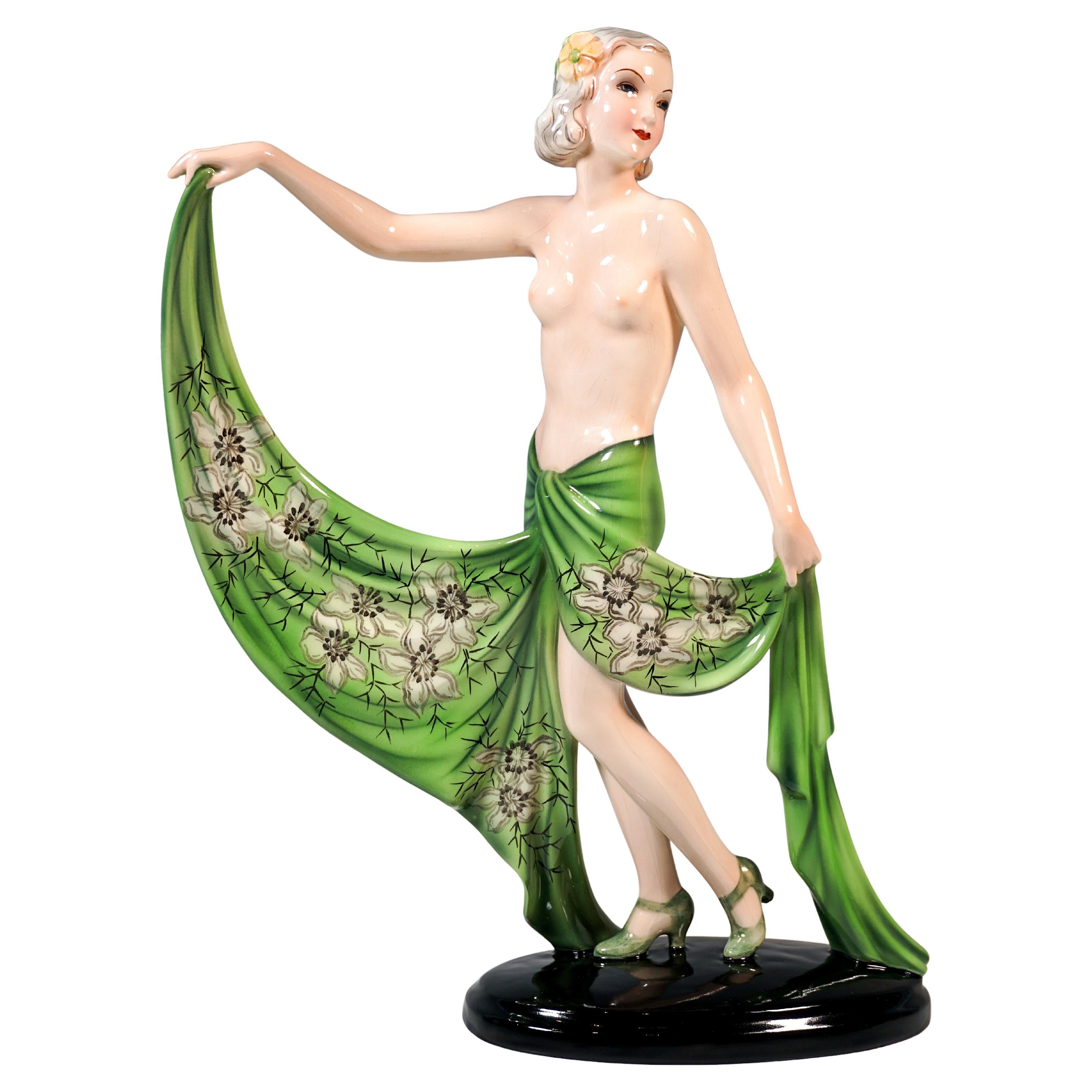 Goldscheider Vienna Mezzo nudo Art Déco Ballerina in posa con panno, Lorenzl, 1939 ca. in vendita