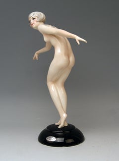 Goldscheider Wien Dame koketter Akt Modell 5802 Josef Lorenzl, um 1930