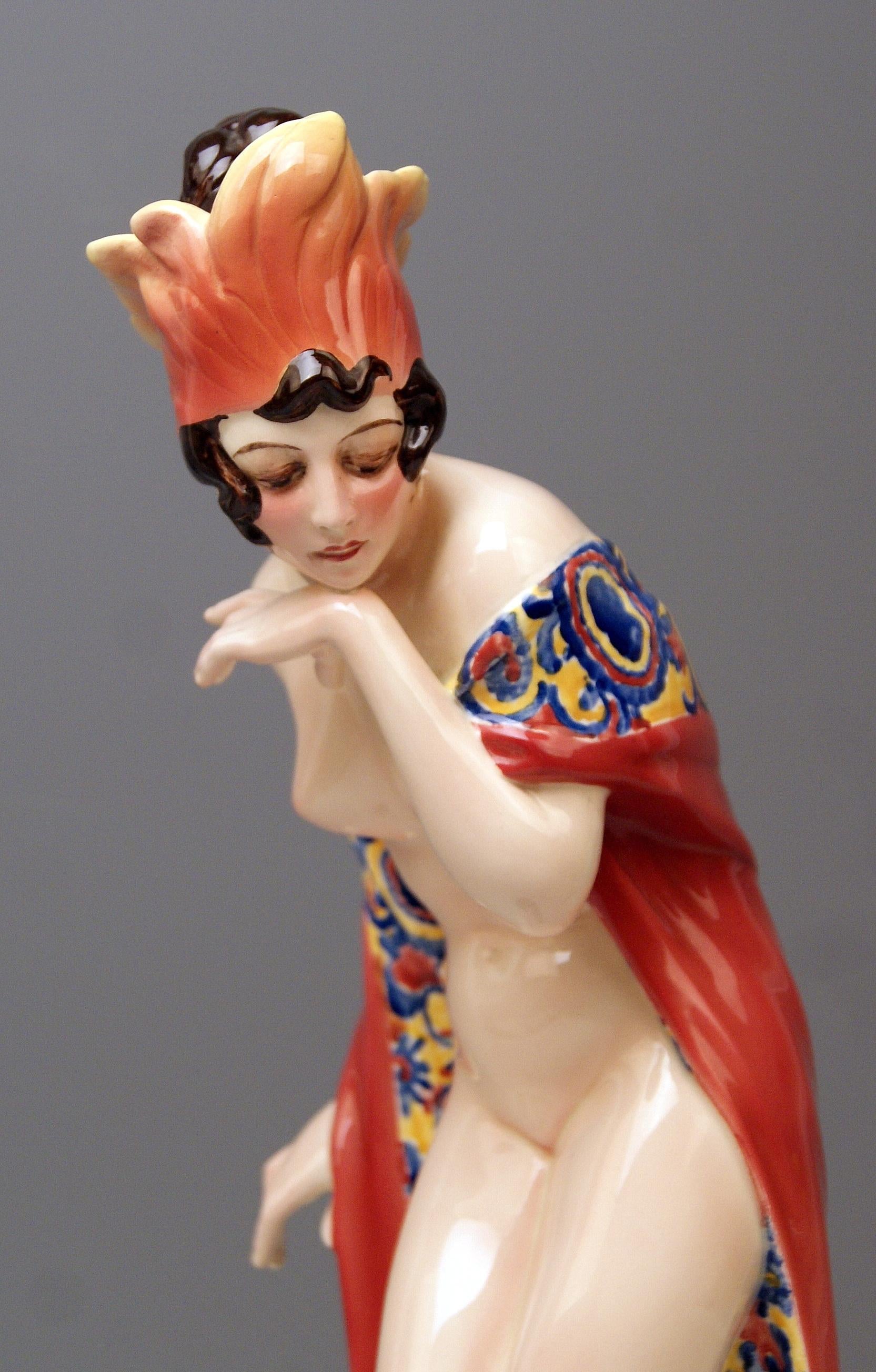 Early 20th Century Goldscheider Vienna Lady Nude Nr. 5060 Feathered Cap Fascination Thomasch