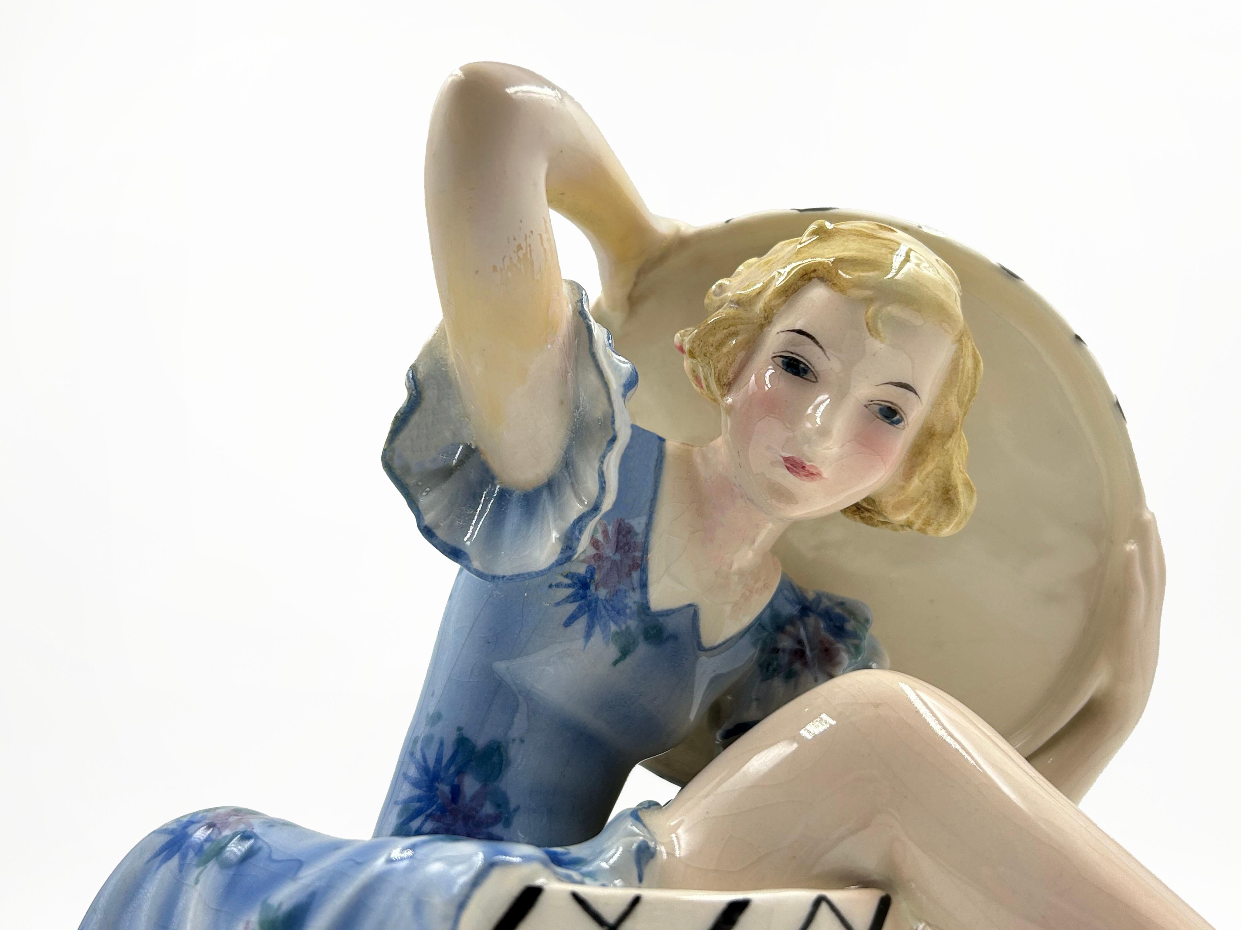 Fatto a mano Goldscheider Vienna 'Surprise' Girl Sitting in a Bandbox by Dakon, circa 1935 in vendita