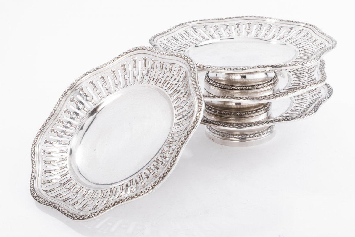 Goldsmith A. Aucoc Suite Of Four Cups In Sterling Silver Nineteenth In Excellent Condition For Sale In SAINT-OUEN-SUR-SEINE, FR