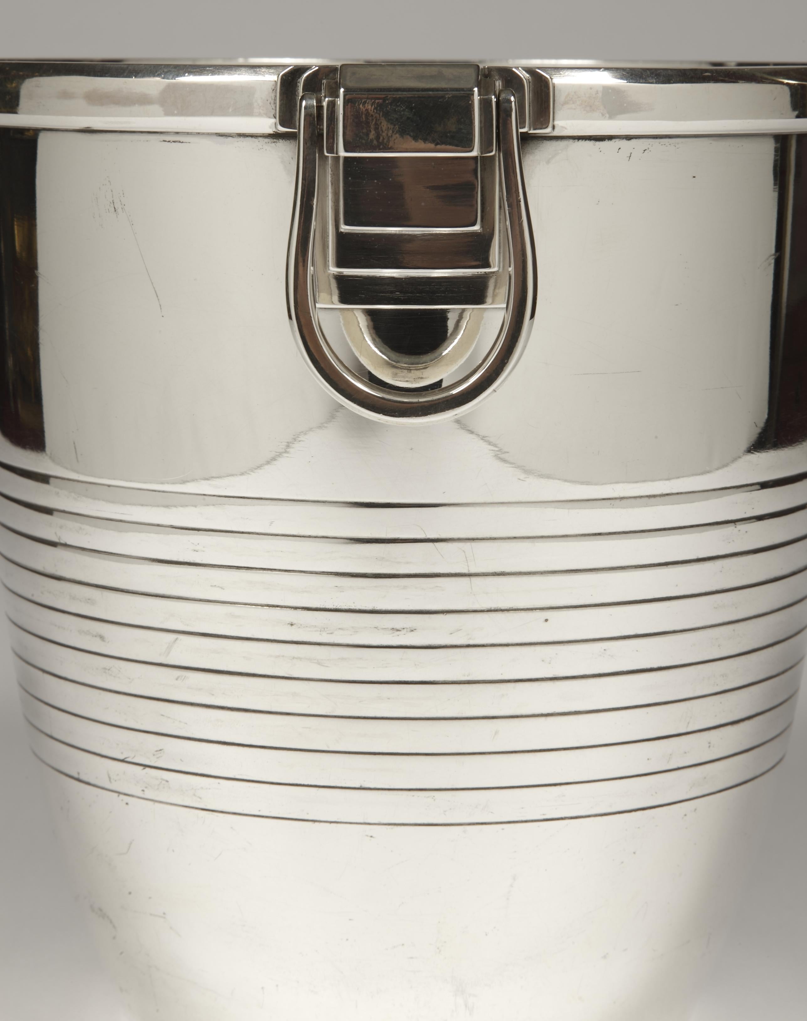 Orfebre Campenhout - Enfriador de vino de plata maciza de la época Art Déco en Excelente estado para la venta en SAINT-OUEN-SUR-SEINE, FR