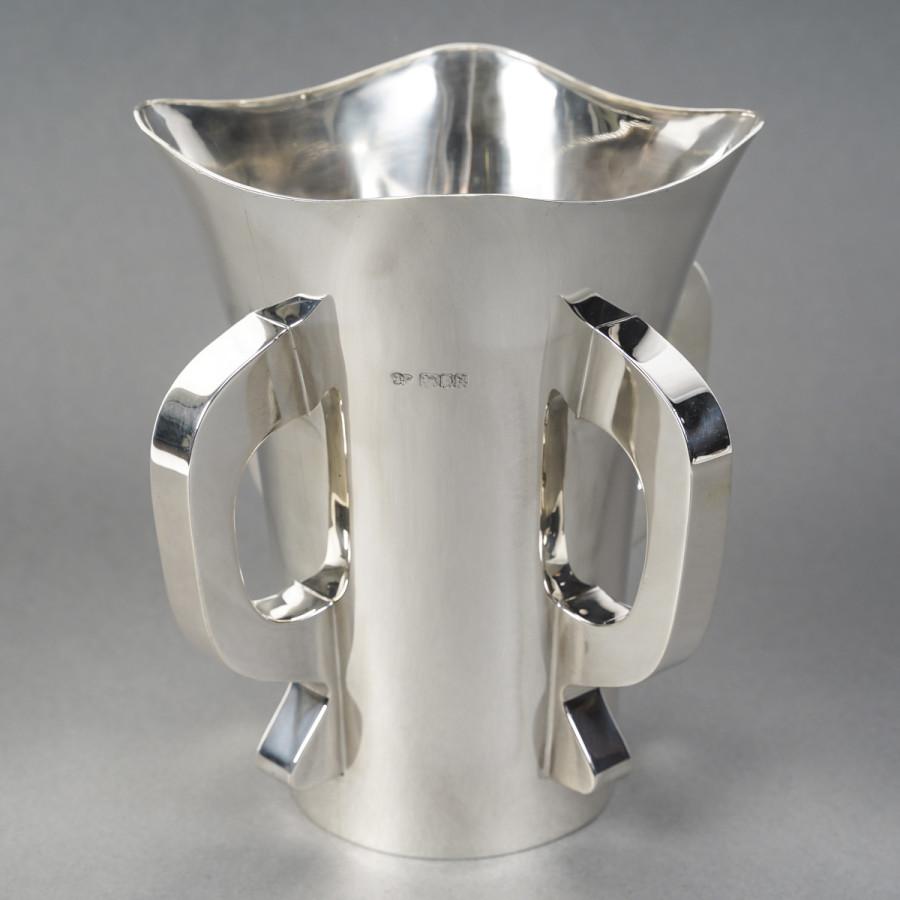XX secolo Goldsmith G & S. Ltd - Vaso MODERNISTA in argento massiccio LONDRA 1916 in vendita