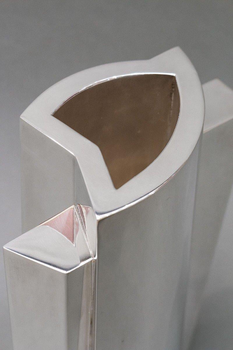 Orfèvre GARRIDO - SILVER CONSTRUCTIVIST VASE - Circa 2004

Exceptional large constructivist silver vase. Model created in 2004, proof numbered 8/25
Dimensions: height 29.5 cm – width 17 cm x 8.5 cm
Weight: 2415 grams
Material: 925/1000 silver
Signed