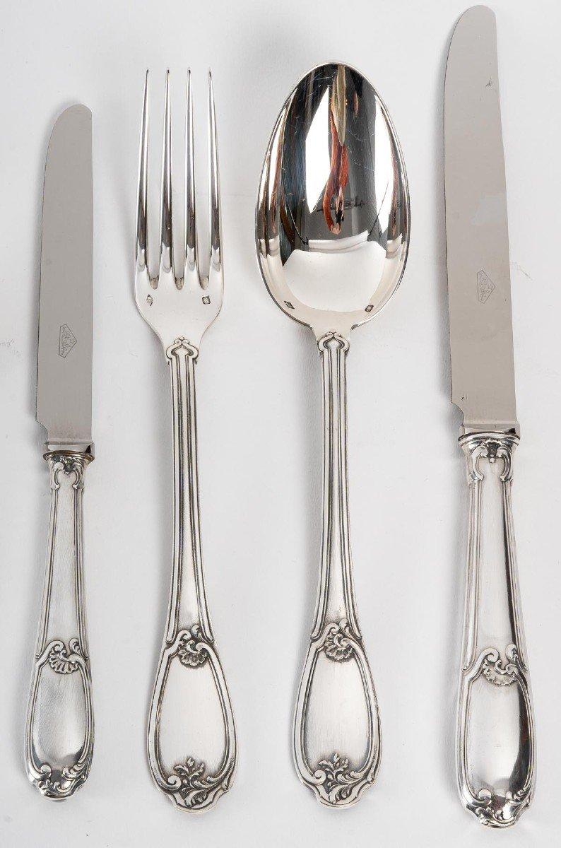 Silversmith HENIN - 120-piece solid silver cutlery set - Minerva - NET WEIGHT: 5940 grs approximate
GROSS WEIGHT FILLED SLEEVES: 2100 grs approximate
SCRATCHES OF USE -  NOT NUMBERED
Composition :
• 12 TABLESPOONS
• 12 TABLE FORKS
• 12 TABLE