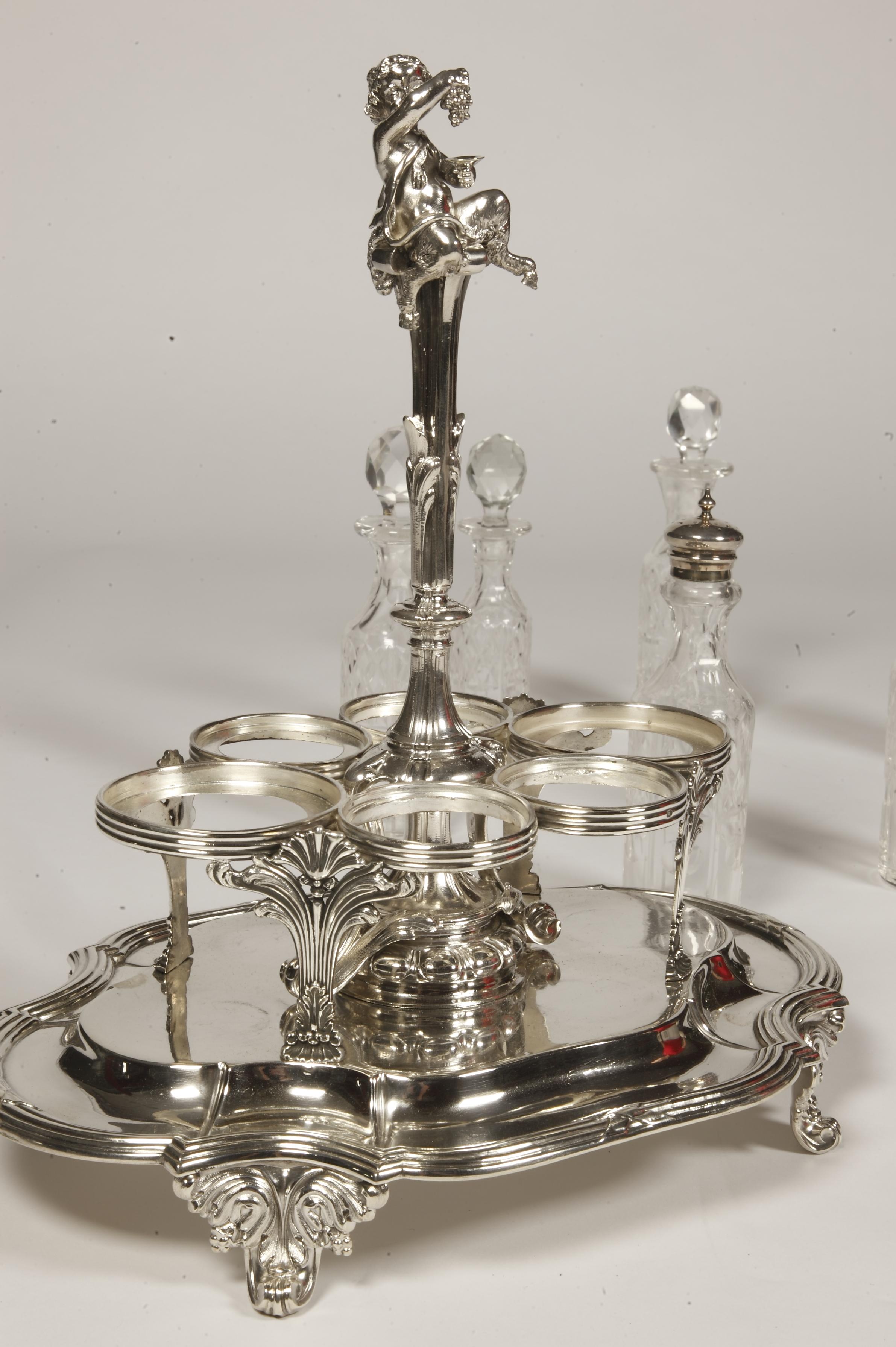 Goldsmith Odiot - Cabaret With Condiments In Sterling Silver And Crystal Bottles For Sale 4