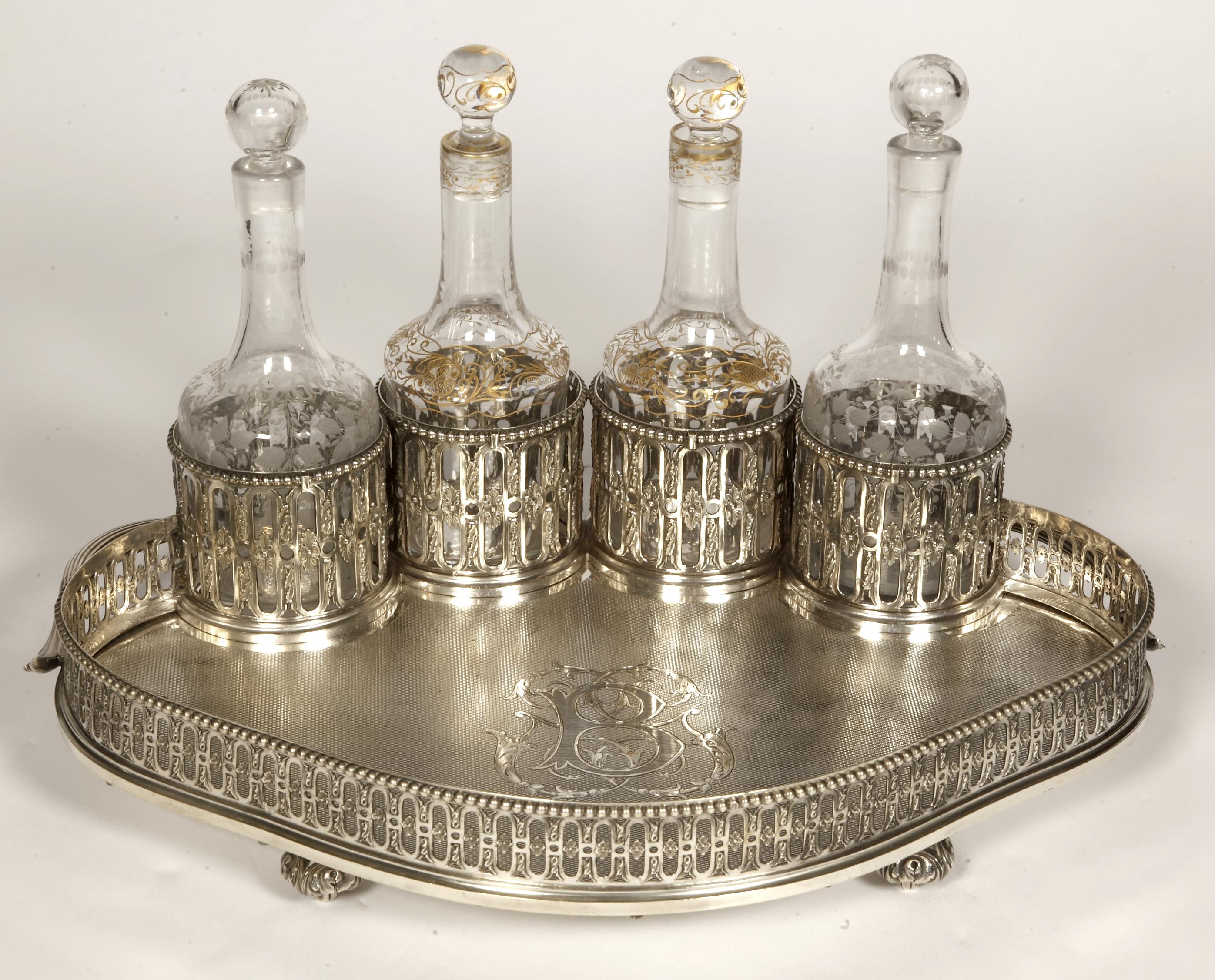 XIXe siècle Orfèvre Odiot à Paris - Cabaret à liqueurs en argent massif XIXème en vente