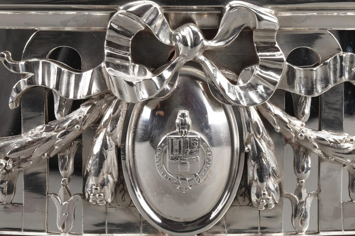 Goldsmith QUEILLE - Surtout of table in solid silver XIXth For Sale 3