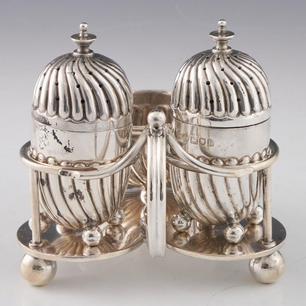 Goldsmiths and Silversmiths Sterling Silver Cruet Set London 1903 In Good Condition For Sale In Tunbridge Wells, GB