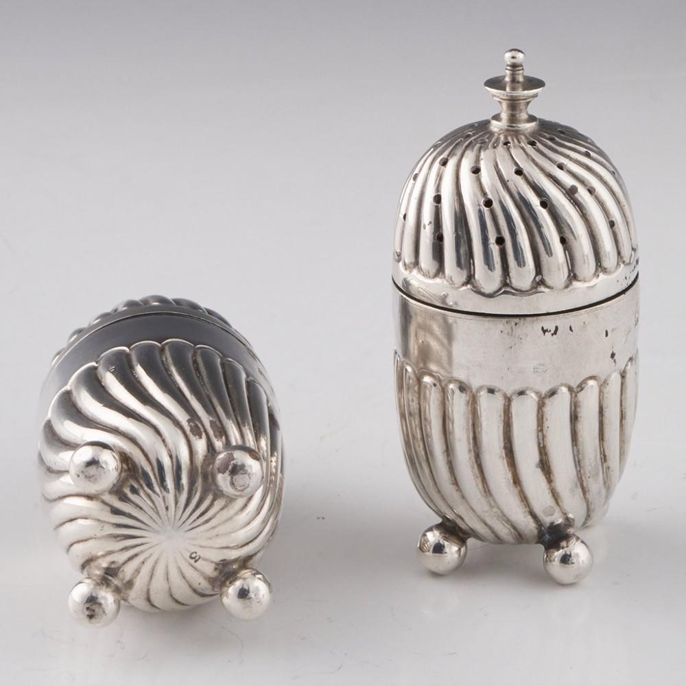 Goldsmiths and Silversmiths Sterling Silver Cruet Set London 1903 For Sale 2