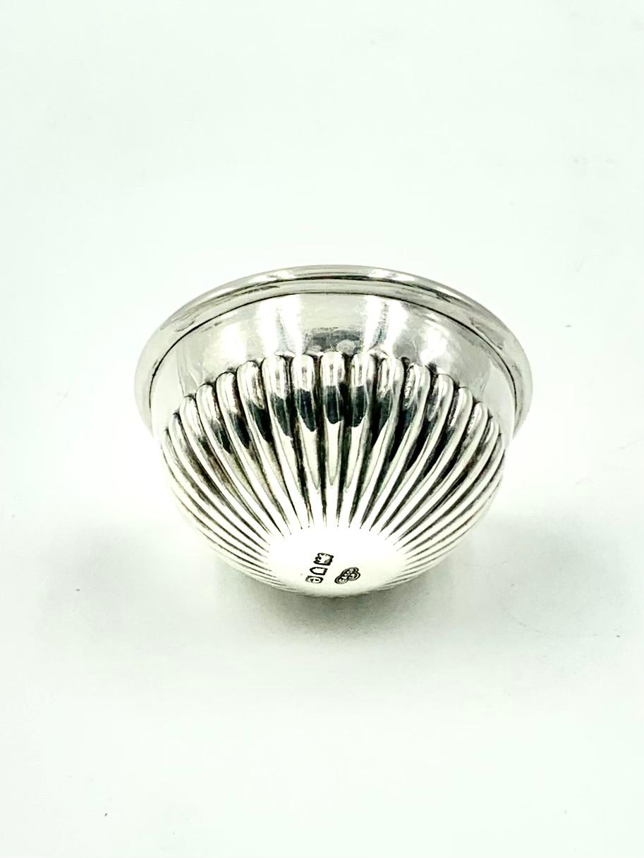 Elizabeth II Goldsmiths & Silversmiths Sterling Silver Spirits Warmer, London  In Good Condition For Sale In New York, NY
