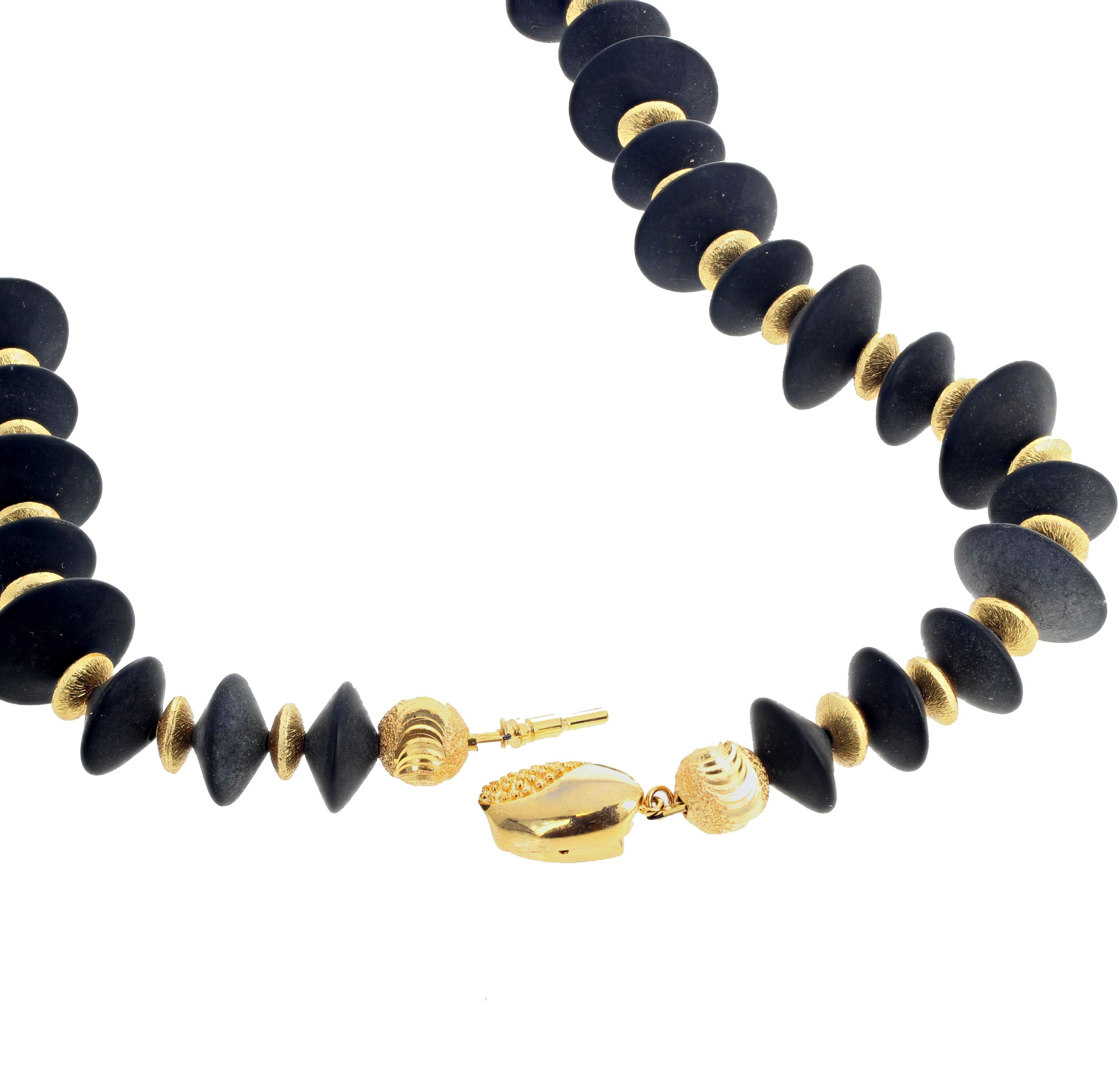 AJD ELEGANT Collana unica e drammatica con rondelle placcate in oro e onice nera In condizioni Nuovo in vendita a Raleigh, NC