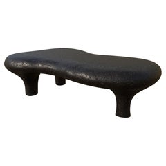  Amorpher handgeformter Couchtisch in Volcanic-Bronze-Finish