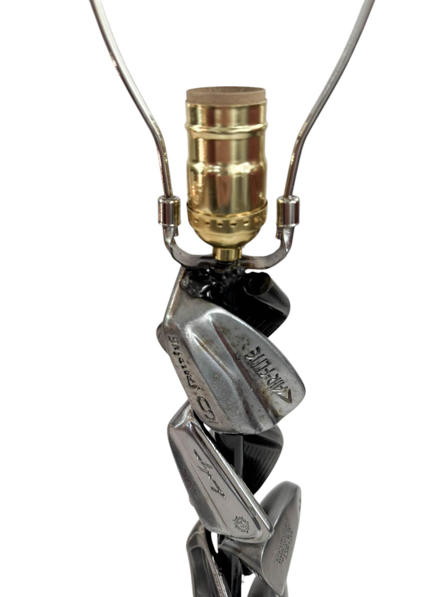 Acier Lampe de table d'art de golf en vente