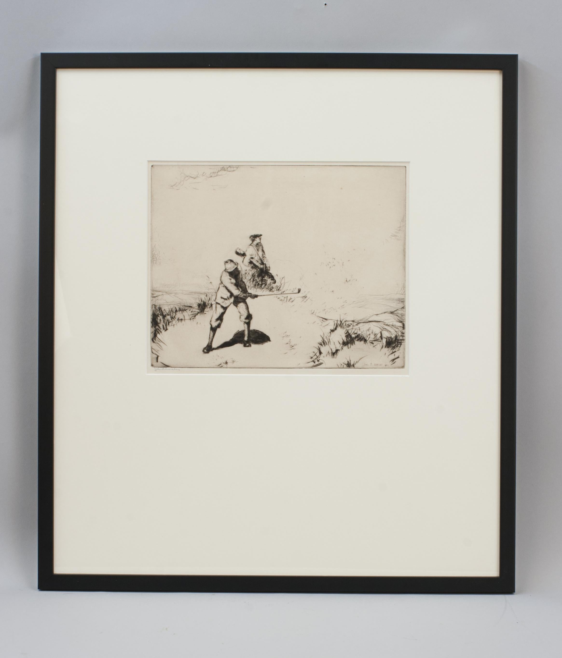 Photo de golf, gravure à la pointe sèche de John R. Barclay.
Gravure en noir et blanc d'un golfeur jouant dans les dunes sous le regard de son partenaire de jeu. La belle gravure originale à la pointe sèche 'Out of the Dunes' est réalisée sur papier