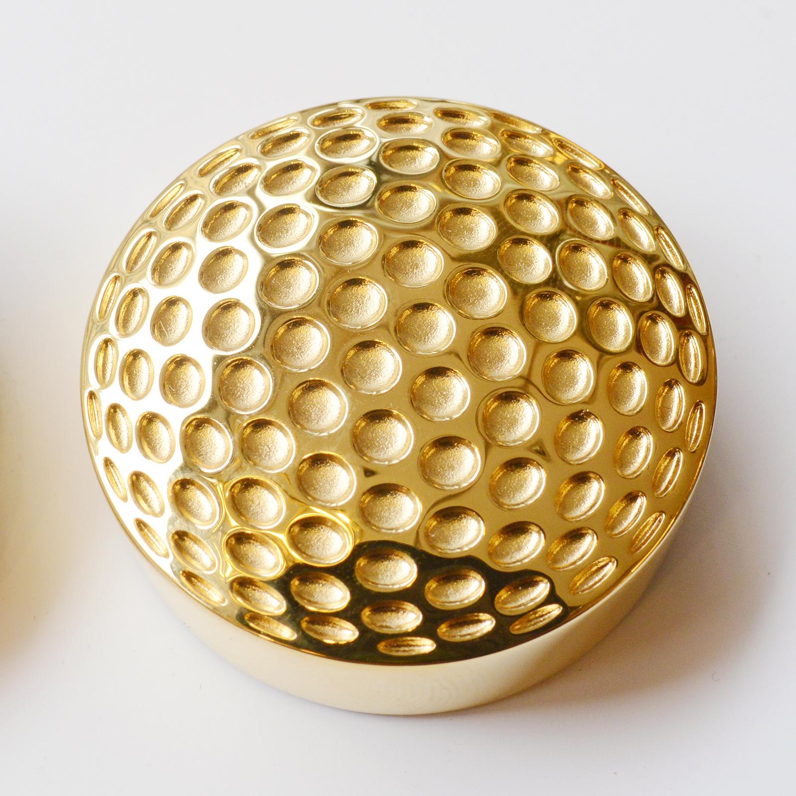 Paperweight golf gold made
entirely in solid brass in gold
finish with golf ball pattern.
Also available in palladium or ruthenium.