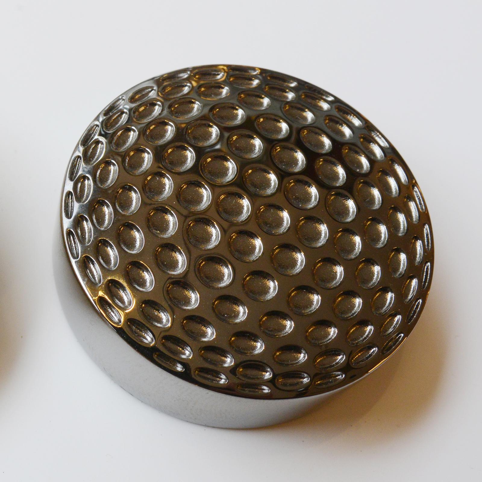 Paperweight golf ruthenium made
entirely in solid brass in ruthenium
finish with golf ball pattern.
Also available in gold or palladium.