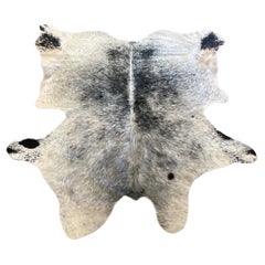 Gomez Contemporary Cowhide Rug in White and Black