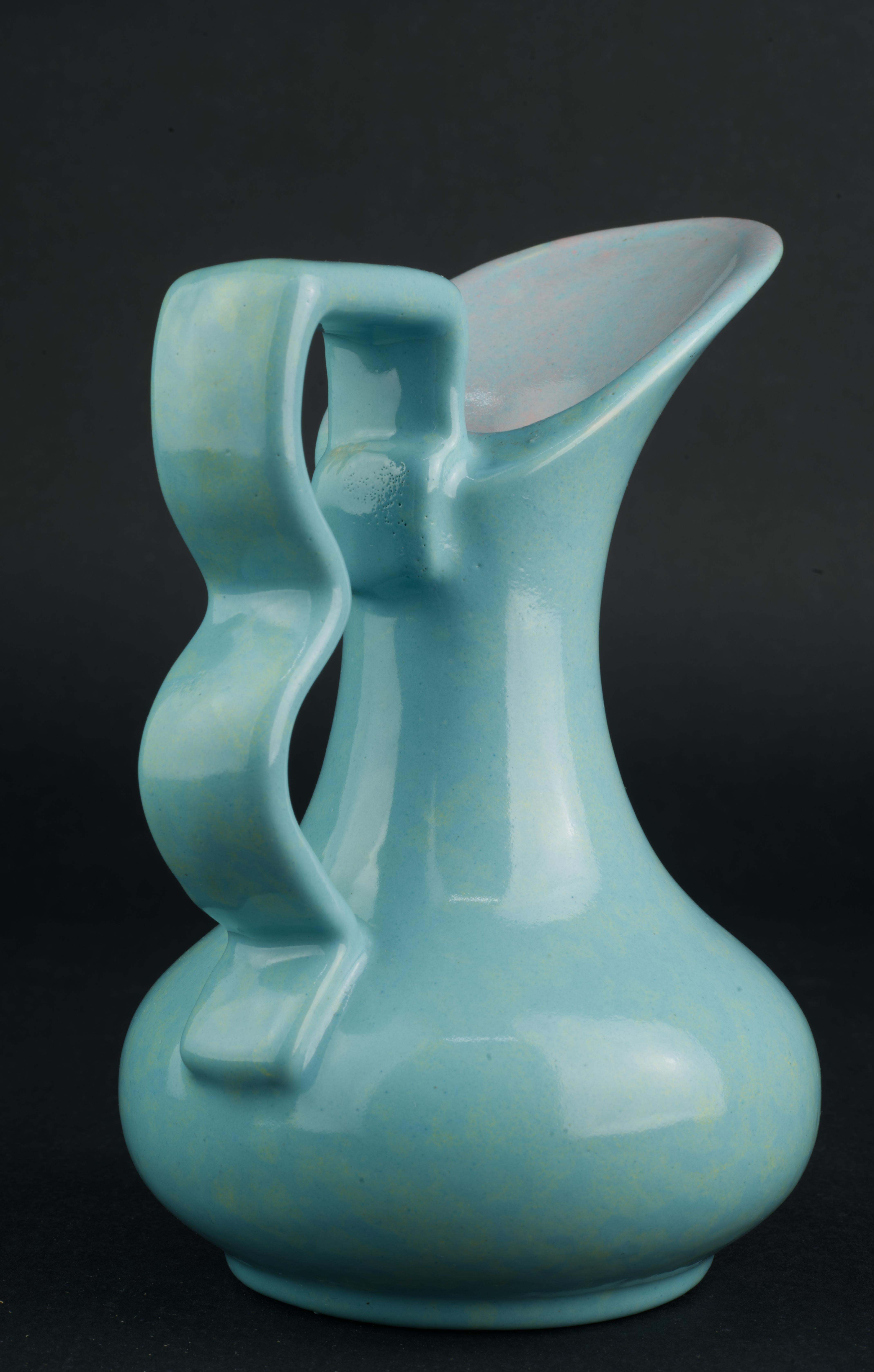 Gonder Pottery Bud Vase Ewer in Blue and Pink Glaze 1940s-1950s In Good Condition For Sale In Clifton Springs, NY