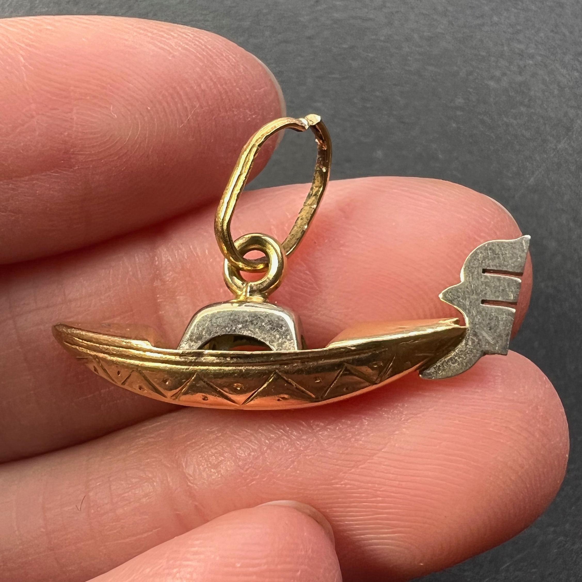Gondola 18K Yellow Gold Charm Pendant In Good Condition For Sale In London, GB