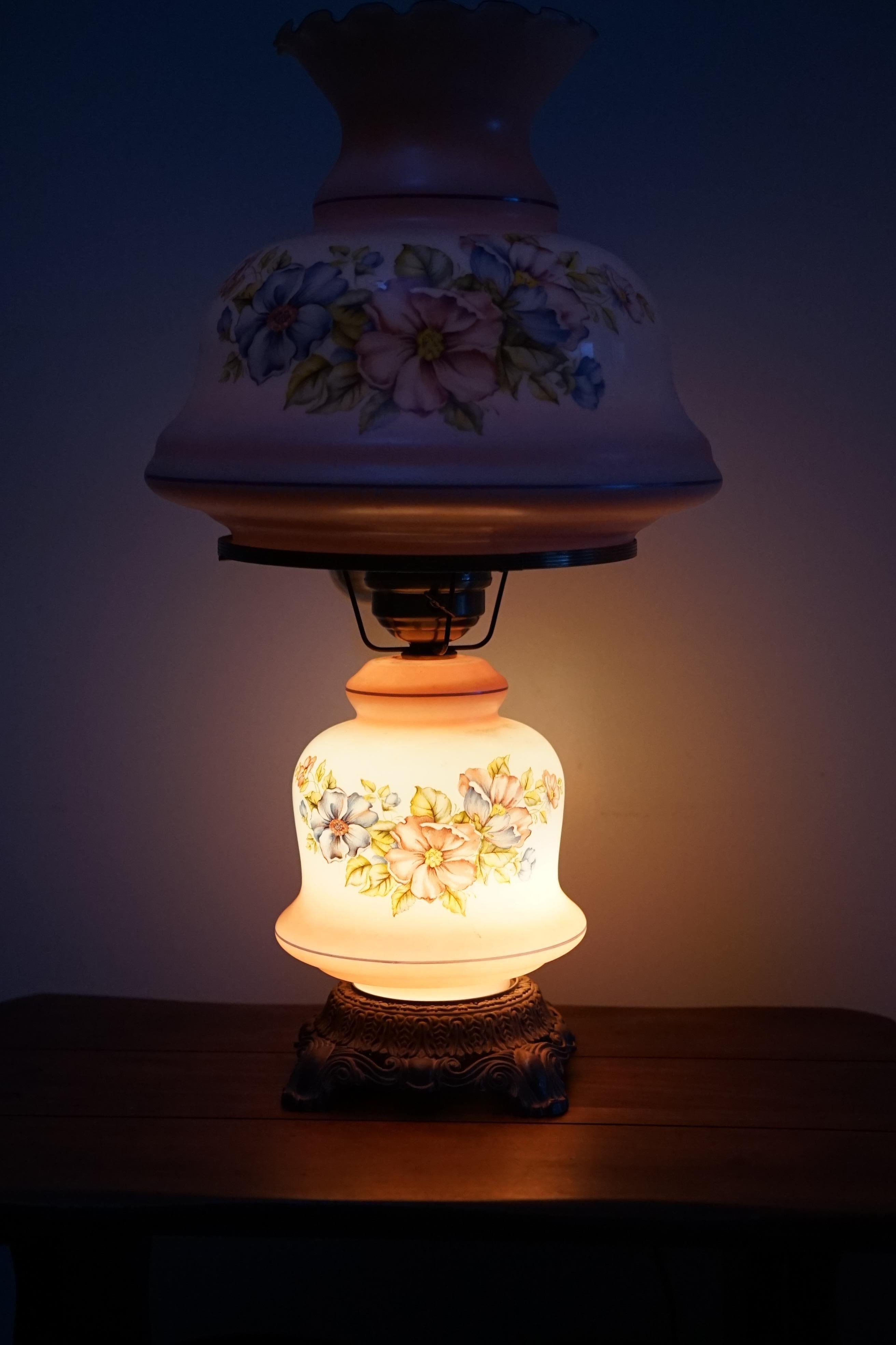 Gone with the Wind Monumental Lamp, Hand painted Flowers in Pink, Blue, White In Good Condition For Sale In Lomita, CA