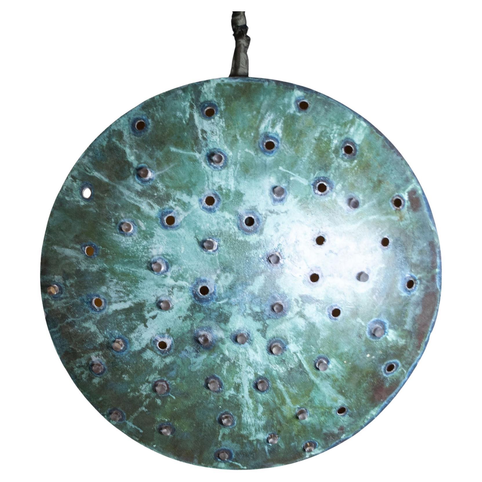 Lustre sculptural Gong de Cellule Creative Studio en vente