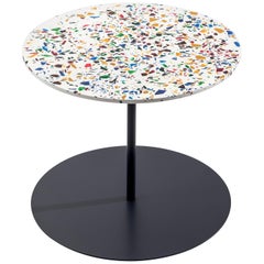 Table Gong en terrazzo avec base en anthracite verni de Giulio Cappellini