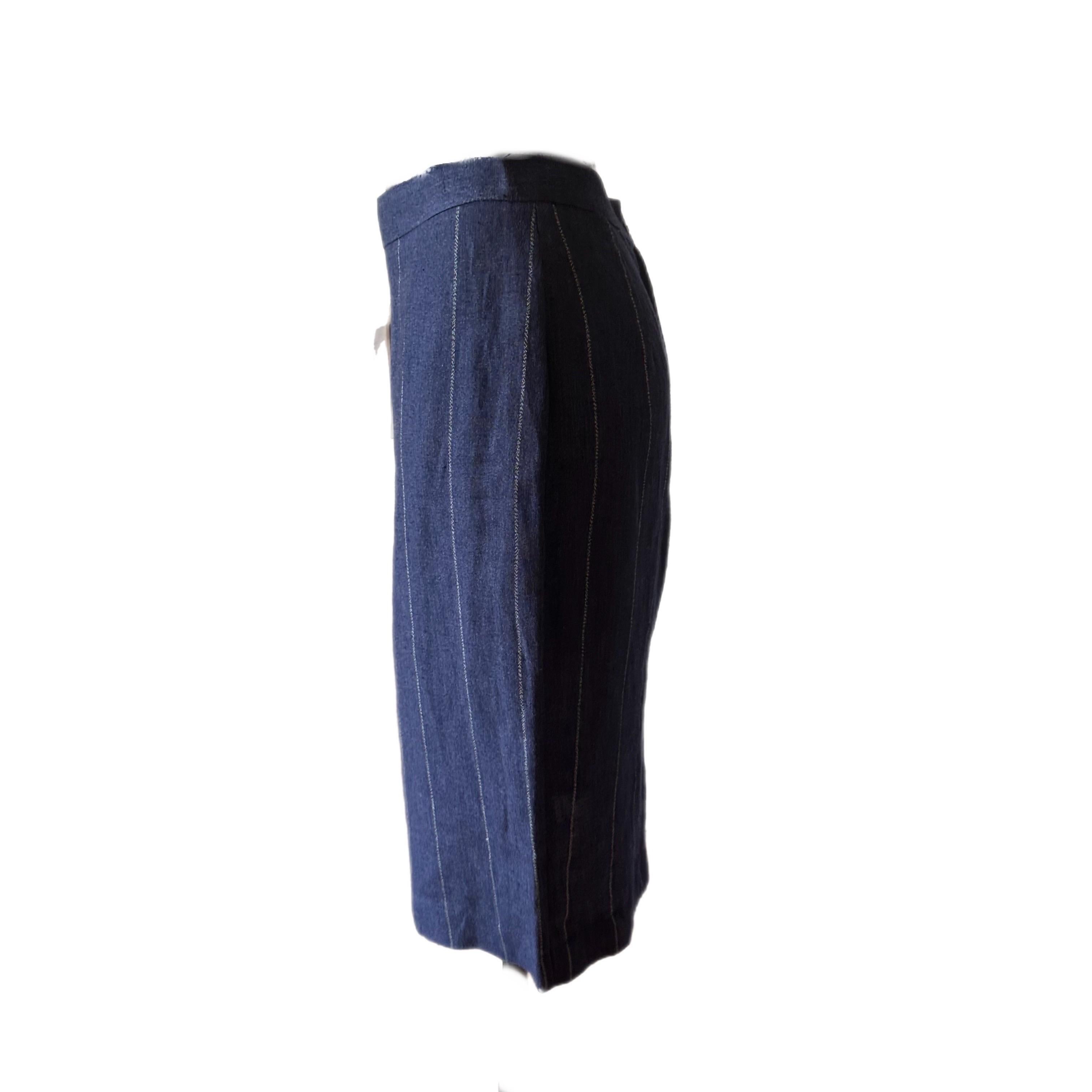 Gonna midi Krizia vintage anni 90 con cartellino
Tessuto leggero blu a righe bianche spacco sul retro e chiusura laterale
Taglia M
Misure:
Vita 35cm
Fianchi 48cm
Lunghezza 64cm
