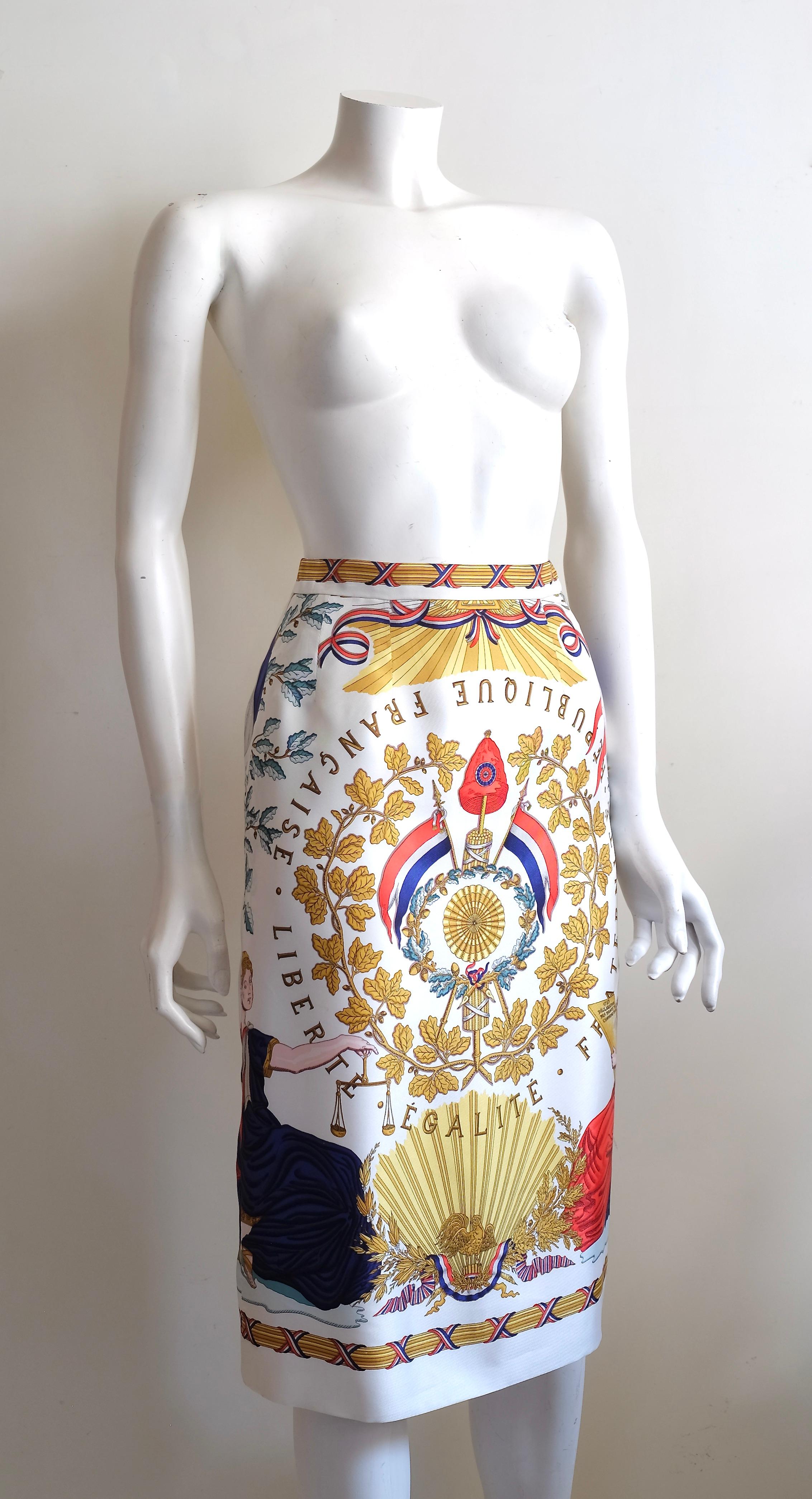 Hermés Vintage Selection by Corrado Luxury - Rare pure silk skirt with iconic Carré pattern 