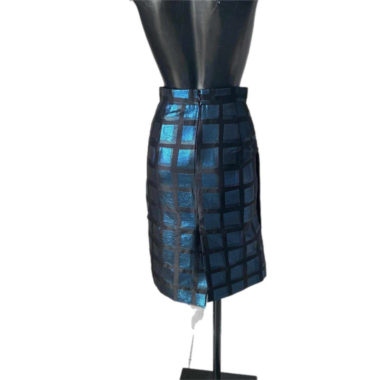 Black Kenzo skirt with wide bangs in very good condition For Sale