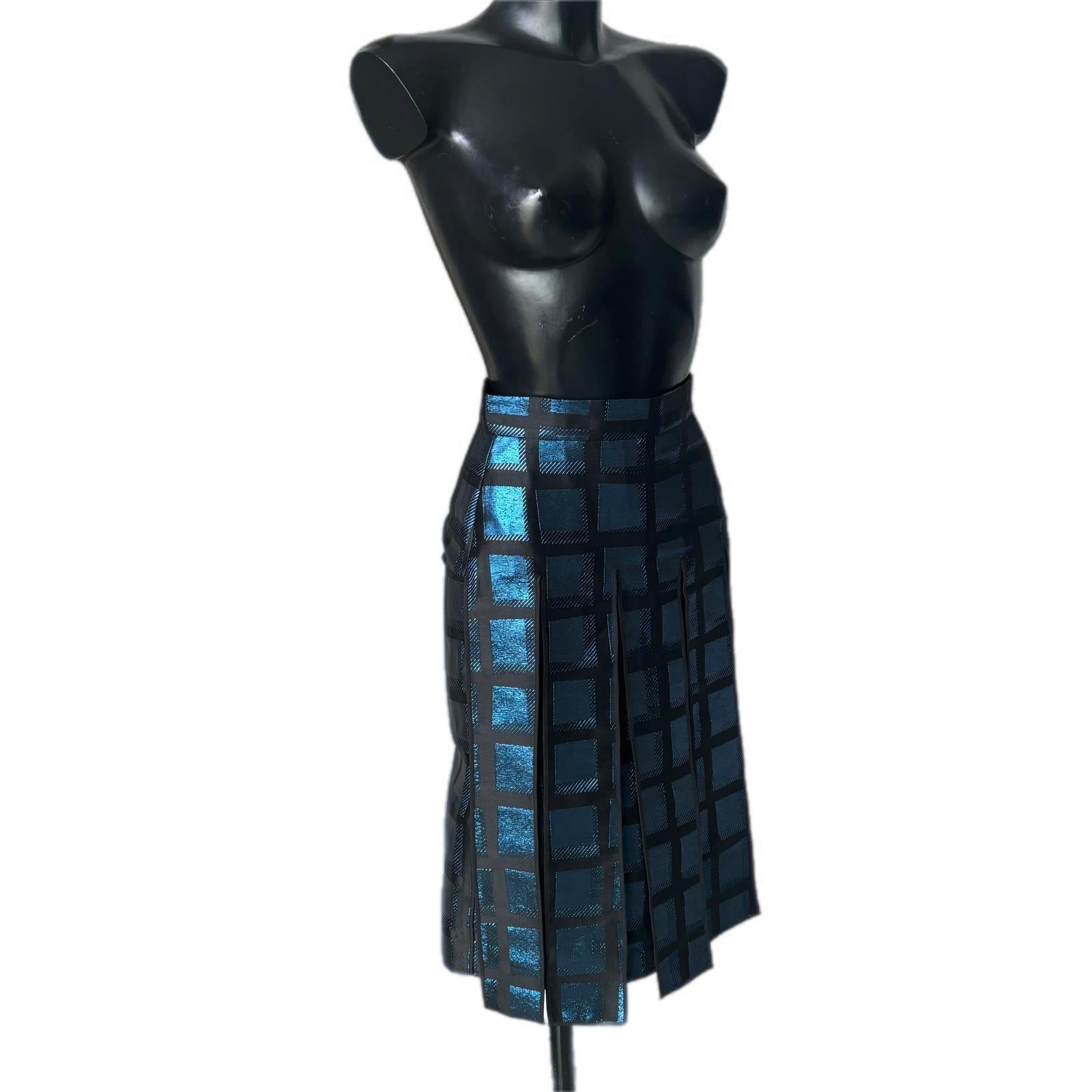 Kenzo skirt with wide bangs in very good condition In Excellent Condition For Sale In Basaluzzo, IT